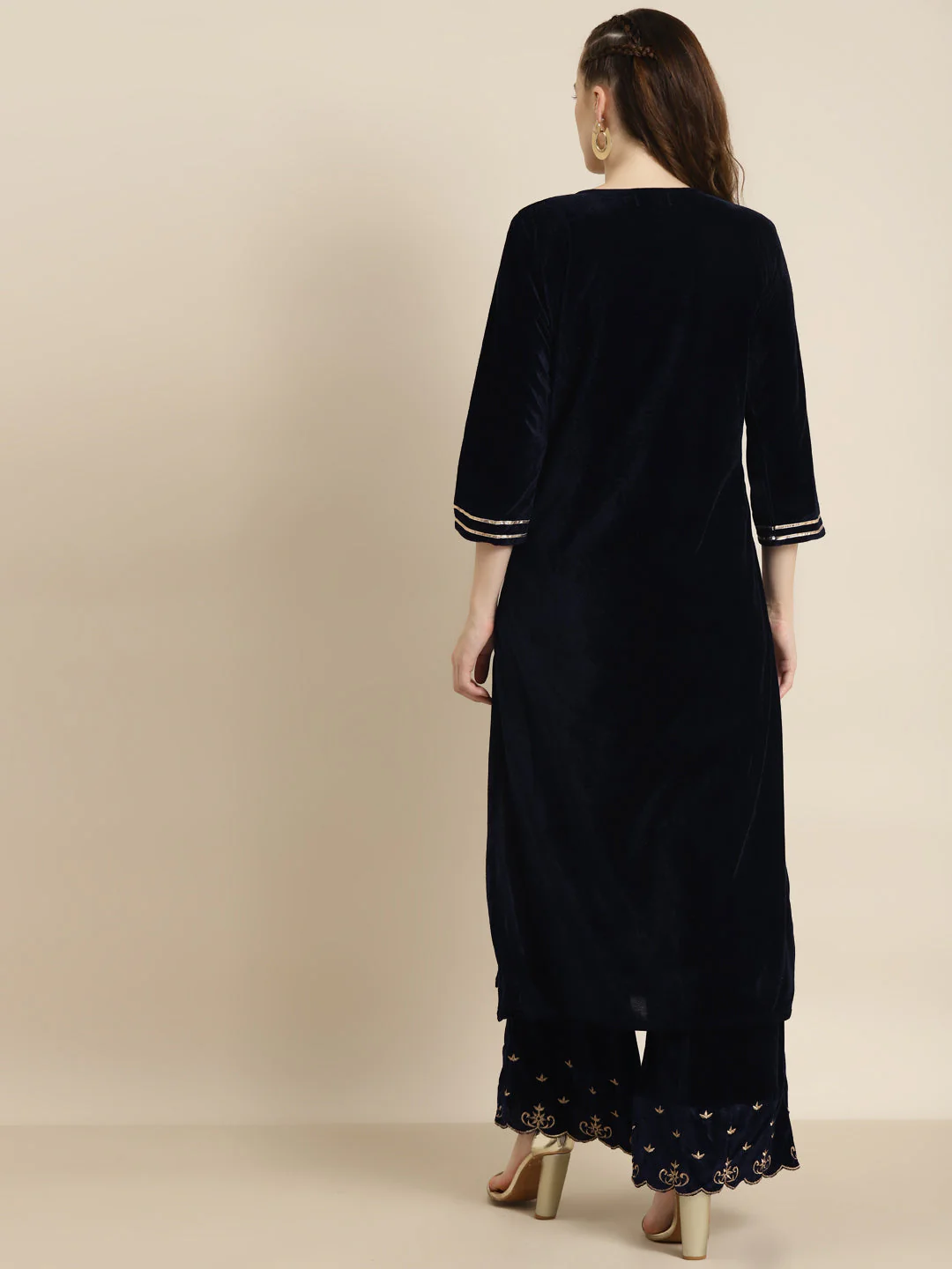 Navy Velvet Hem Zari Embroidered Kurta - Image 4