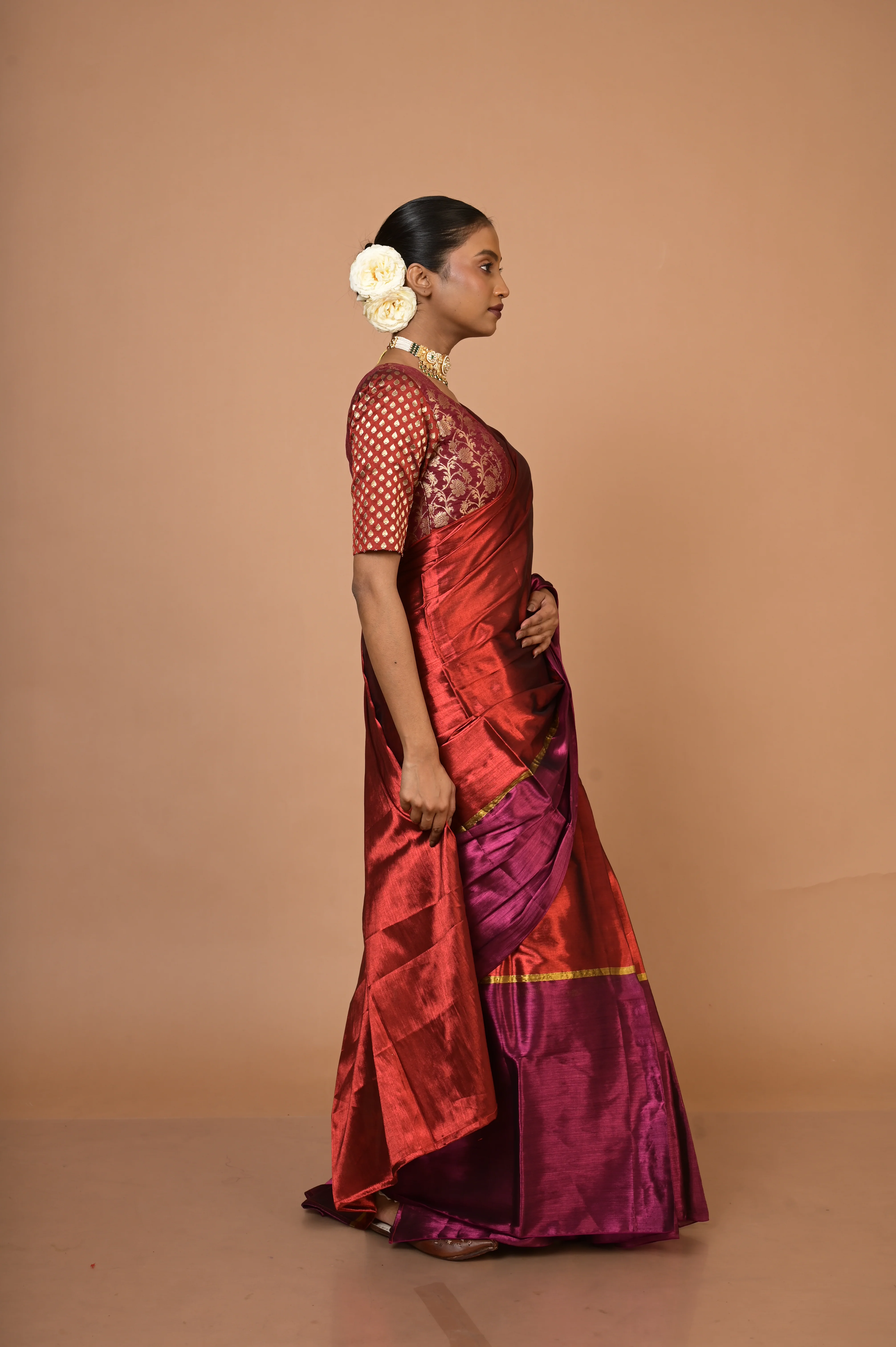 Navya Red and Purple Handloom Tissue Saree - Image 3
