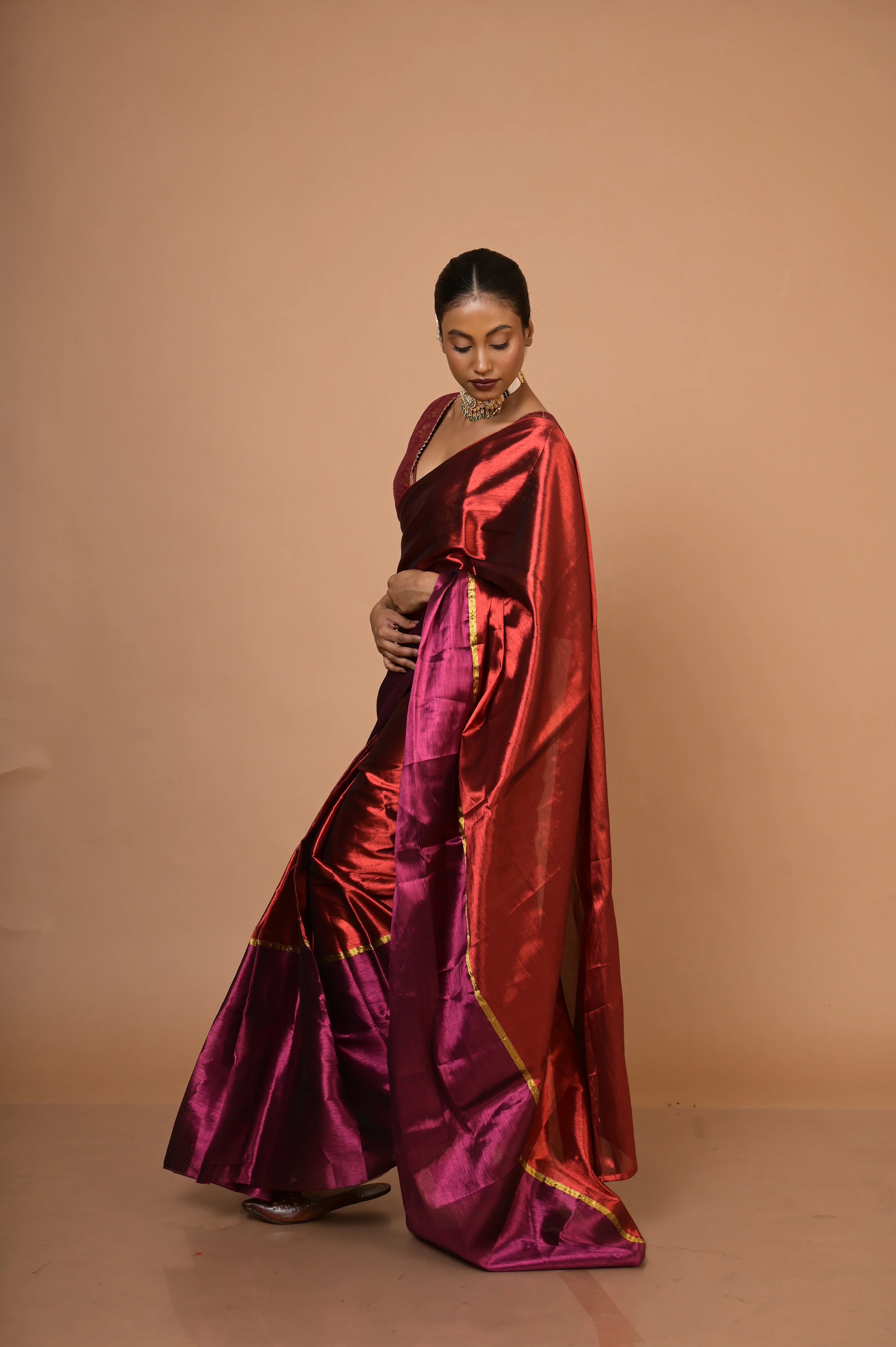 Navya Red and Purple Handloom Tissue Saree - Image 4