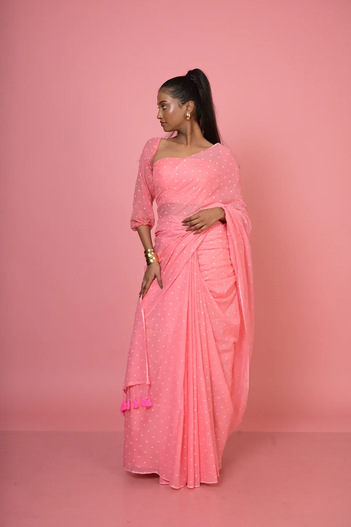 Rani pop Baby Pink Handloom Mul Cotton Polka Dotted Saree - Image 2