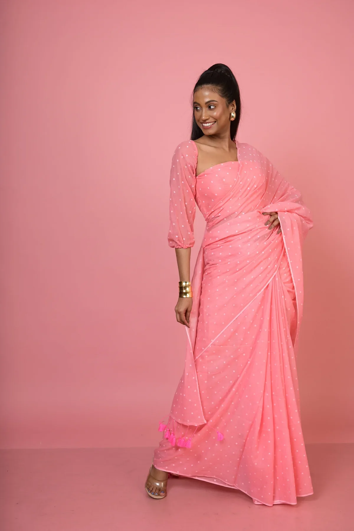 Rani pop Baby Pink Handloom Mul Cotton Polka Dotted Saree - Image 4