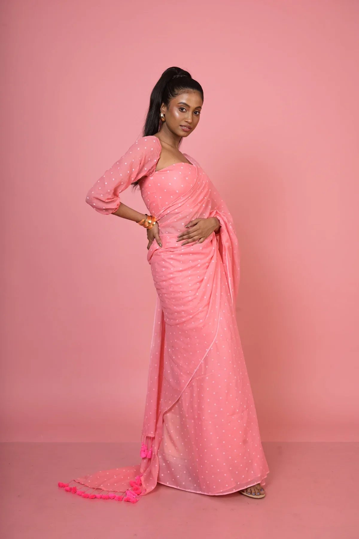 Rani pop Baby Pink Handloom Mul Cotton Polka Dotted Saree - Image 5
