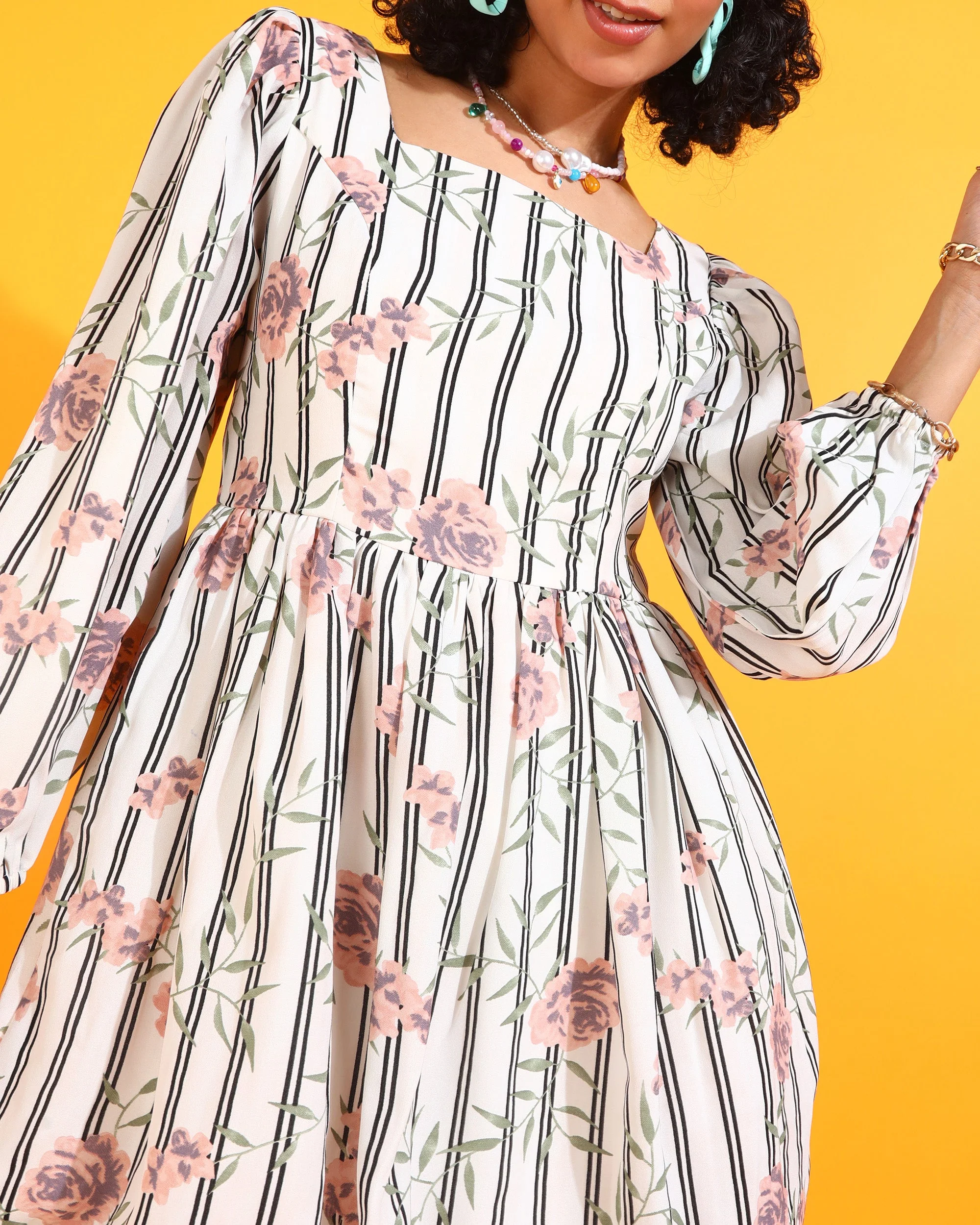 Women Off White Above Knee Floral Dress - Image 4