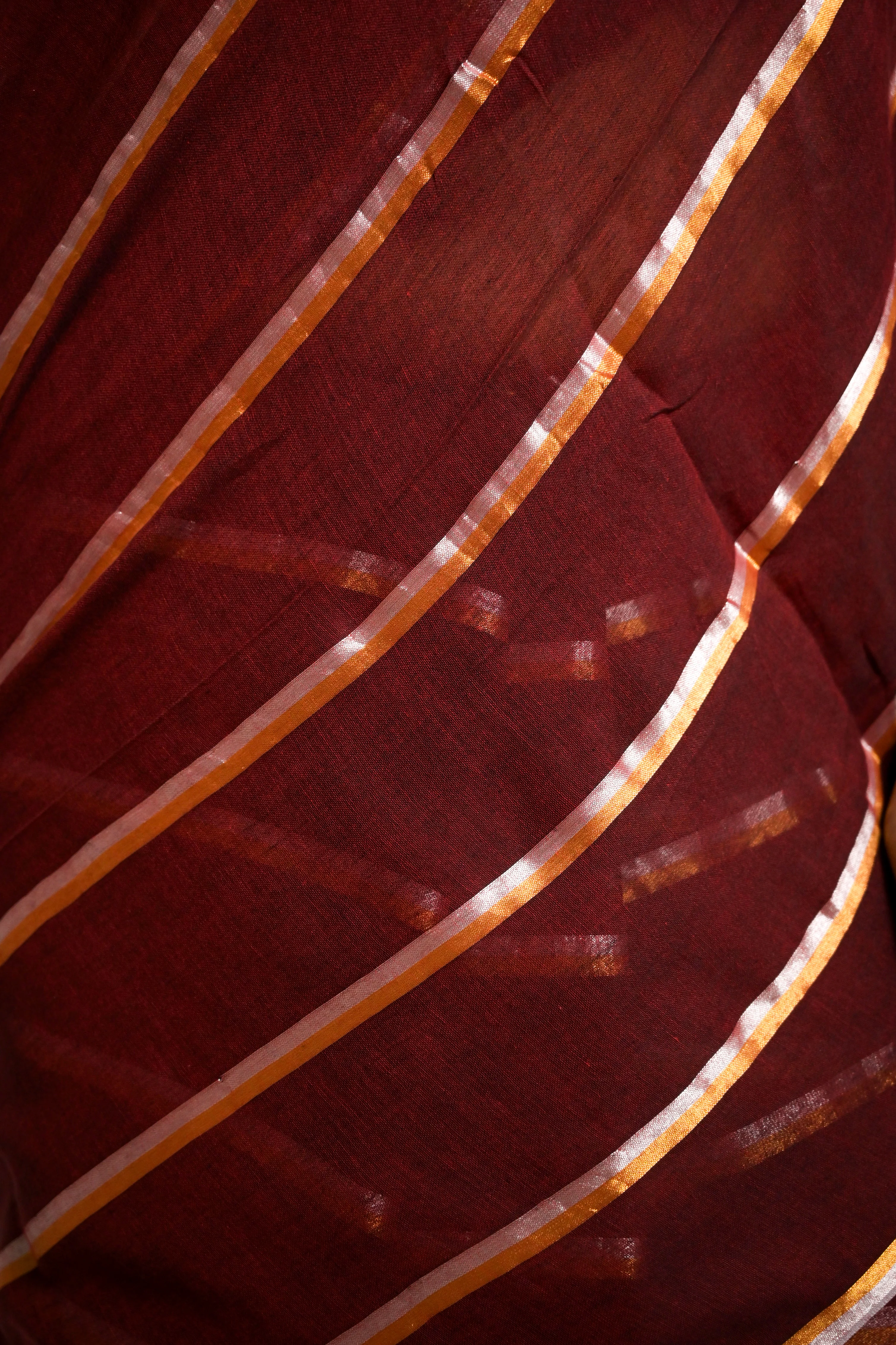 Ravira Maroon Handloom Mul Cotton Saree with Zari Stripes - Image 5