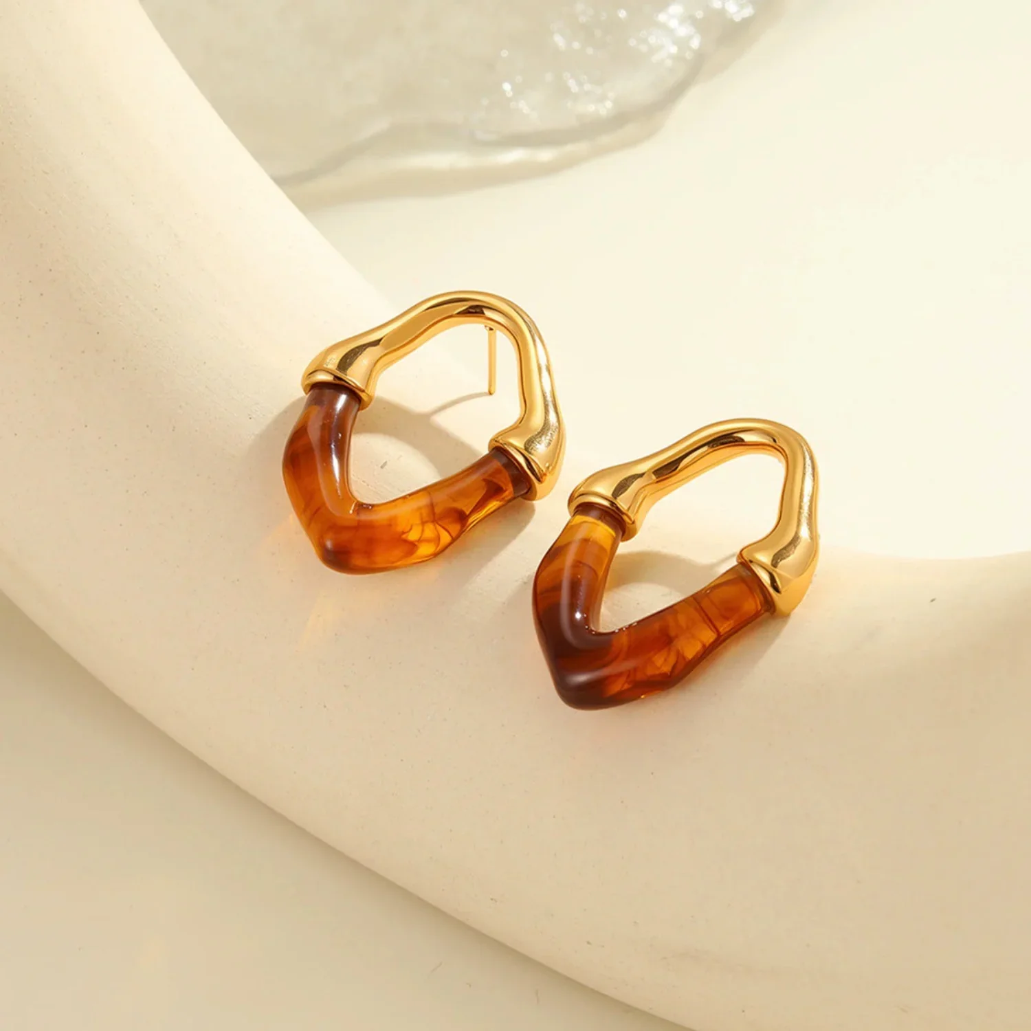 Resin Acetate U-Shape Red Studs