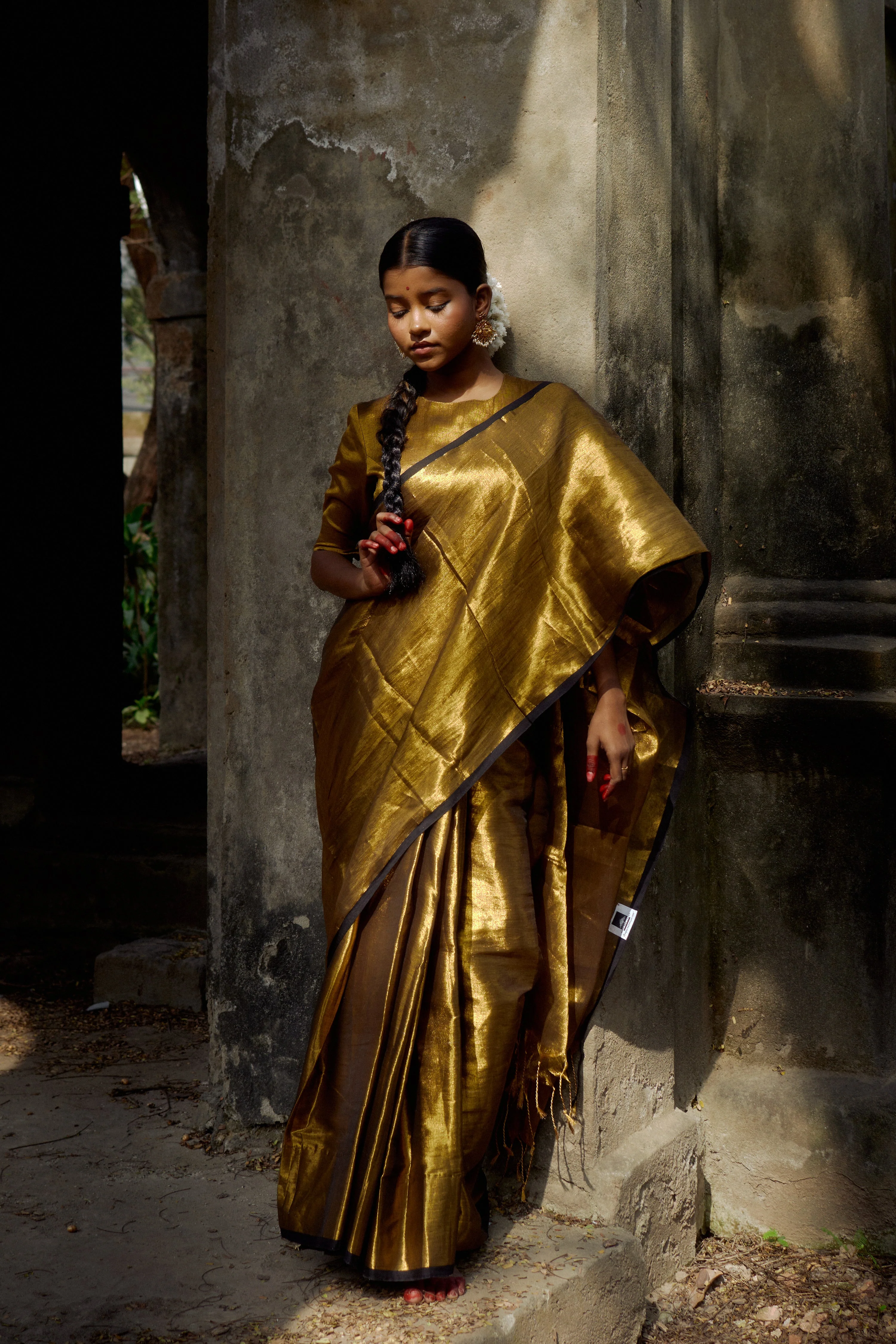 Shikhara Gold Tissue Saree - Image 4