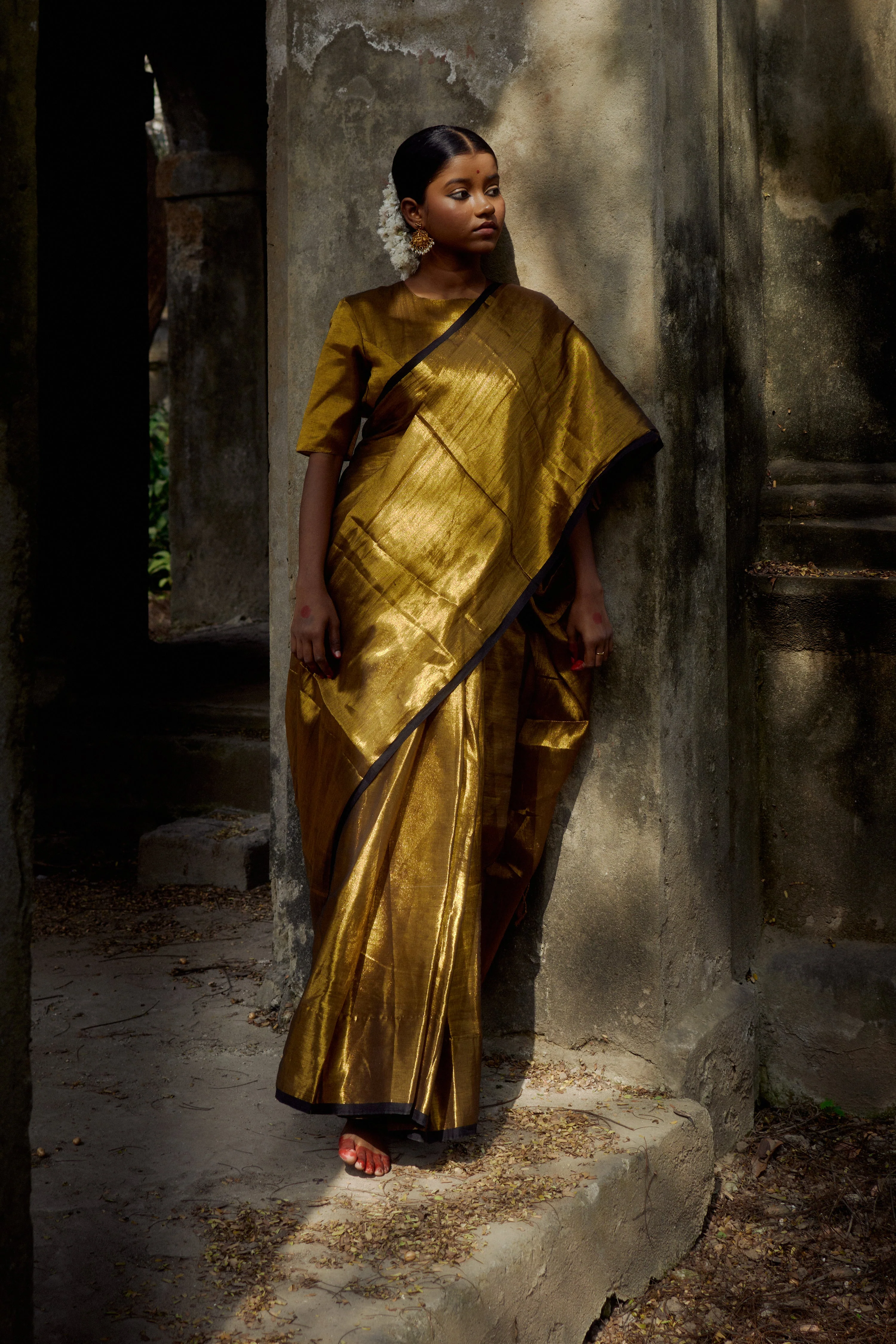 Shikhara Gold Tissue Saree - Image 5