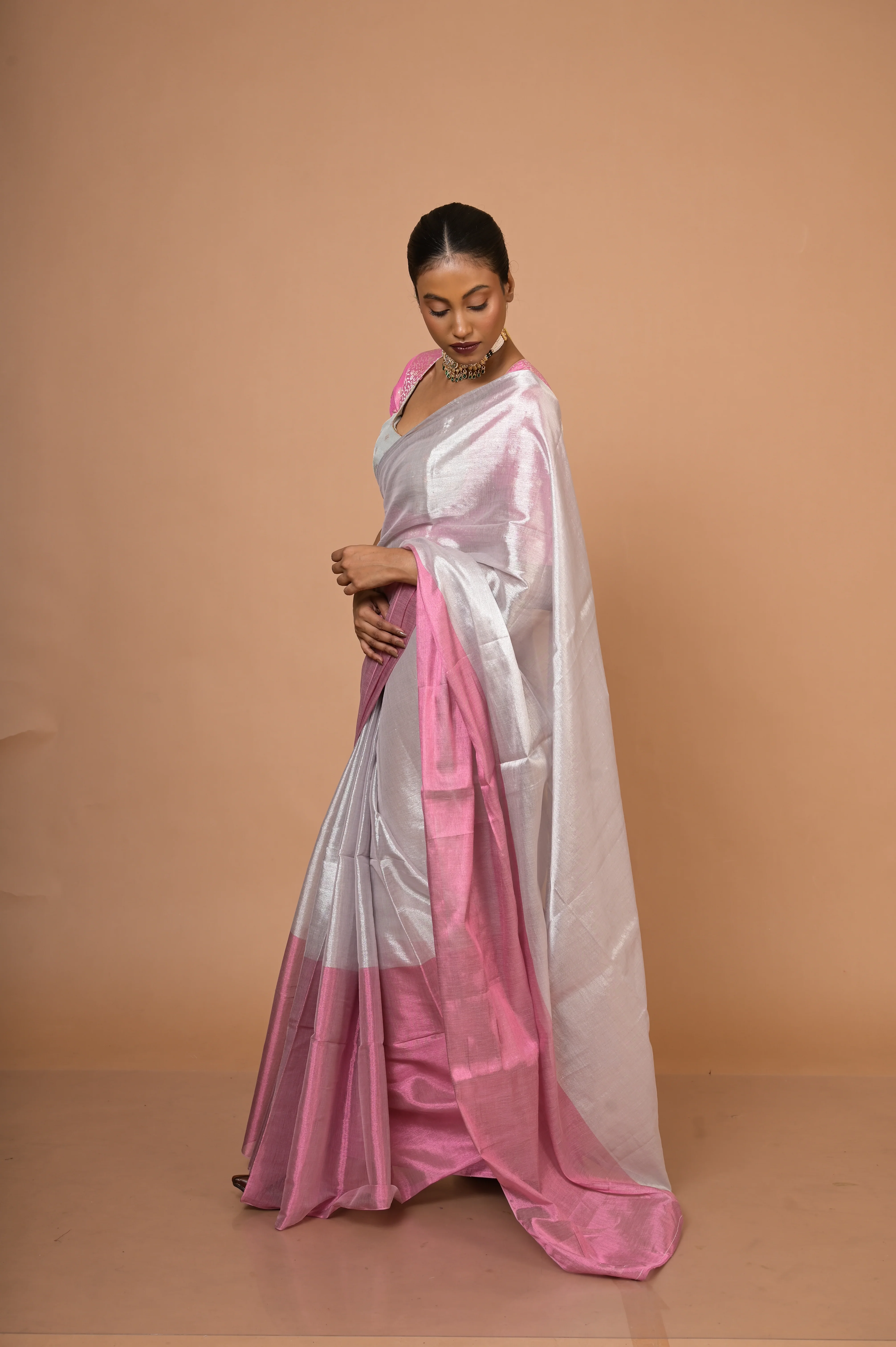 Sugandha Silver and Pink Handloom Tissue Saree - Image 5