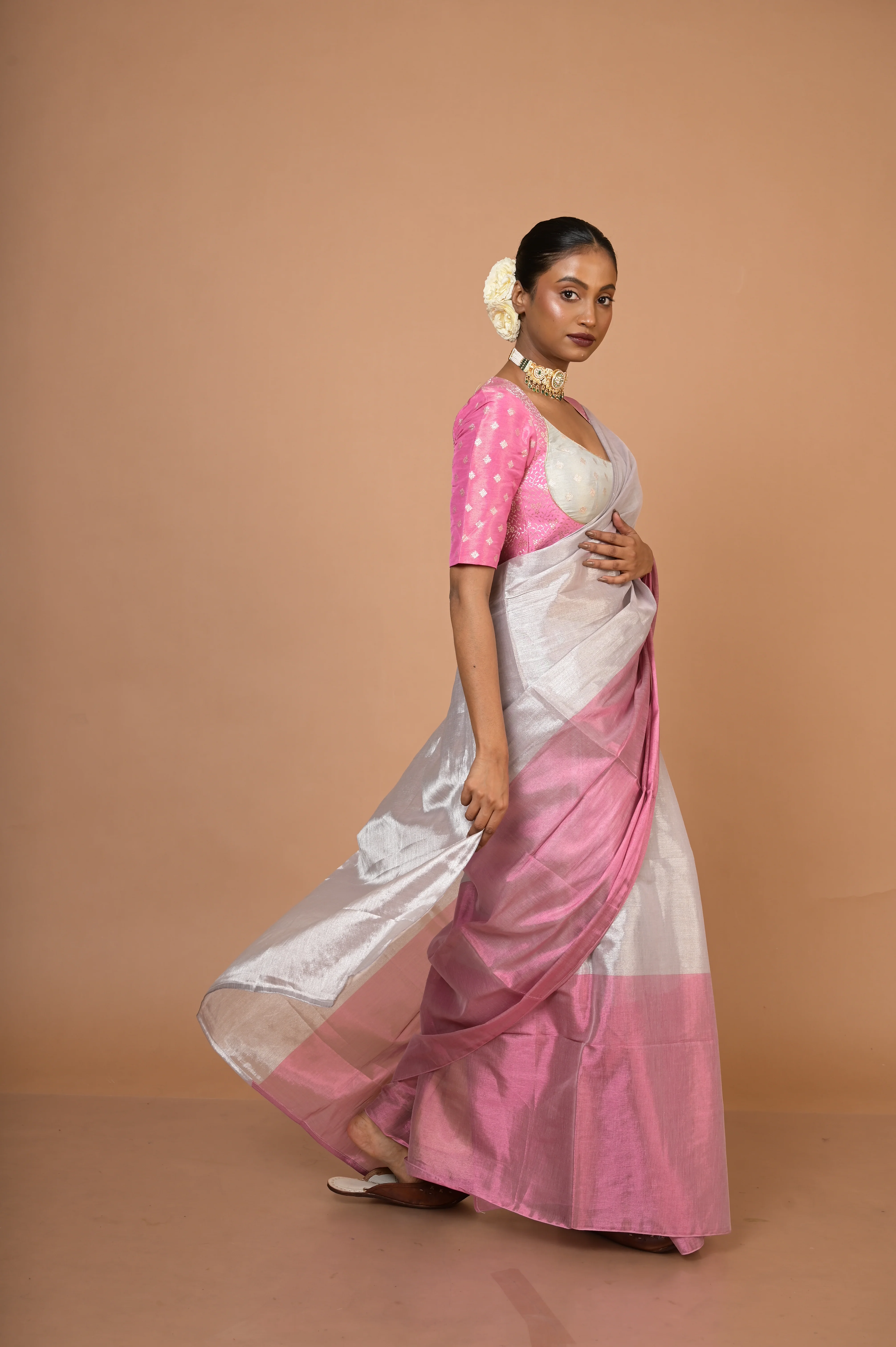 Sugandha Silver and Pink Handloom Tissue Saree - Image 6
