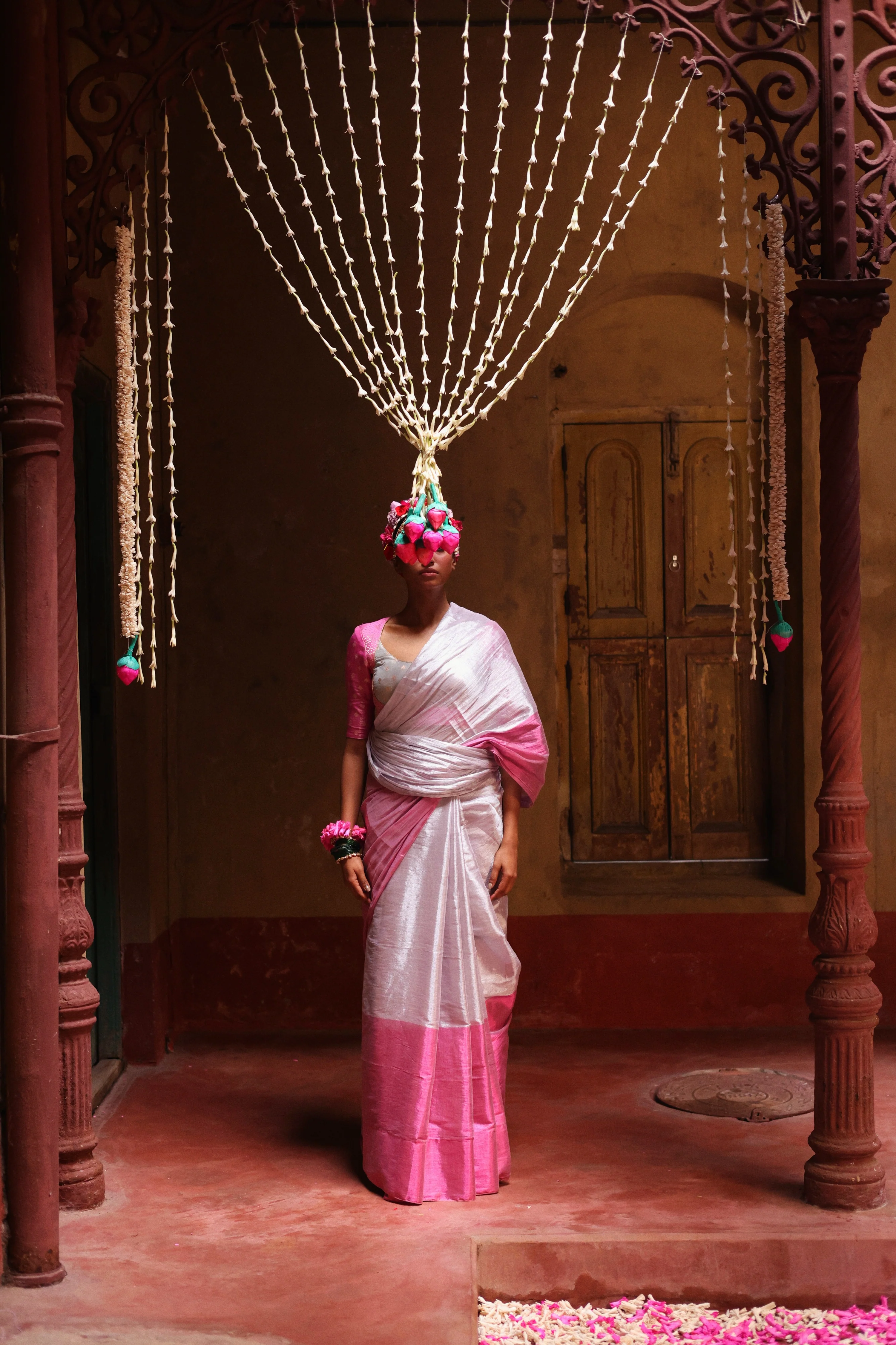 Sugandha Silver and Pink Handloom Tissue Saree - Image 7