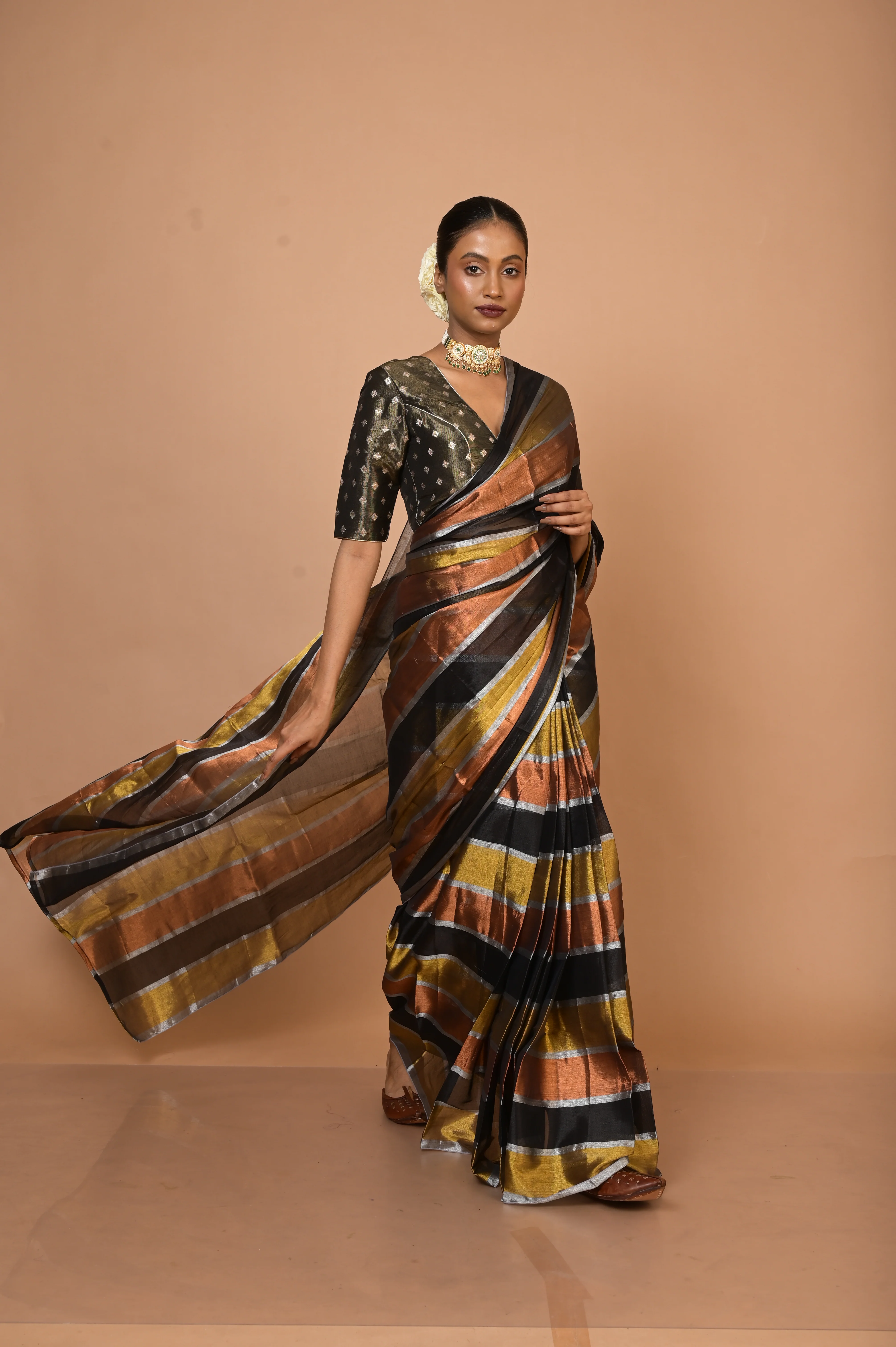 Suprabha Multicoloured Handloom Tissue Saree - Image 5