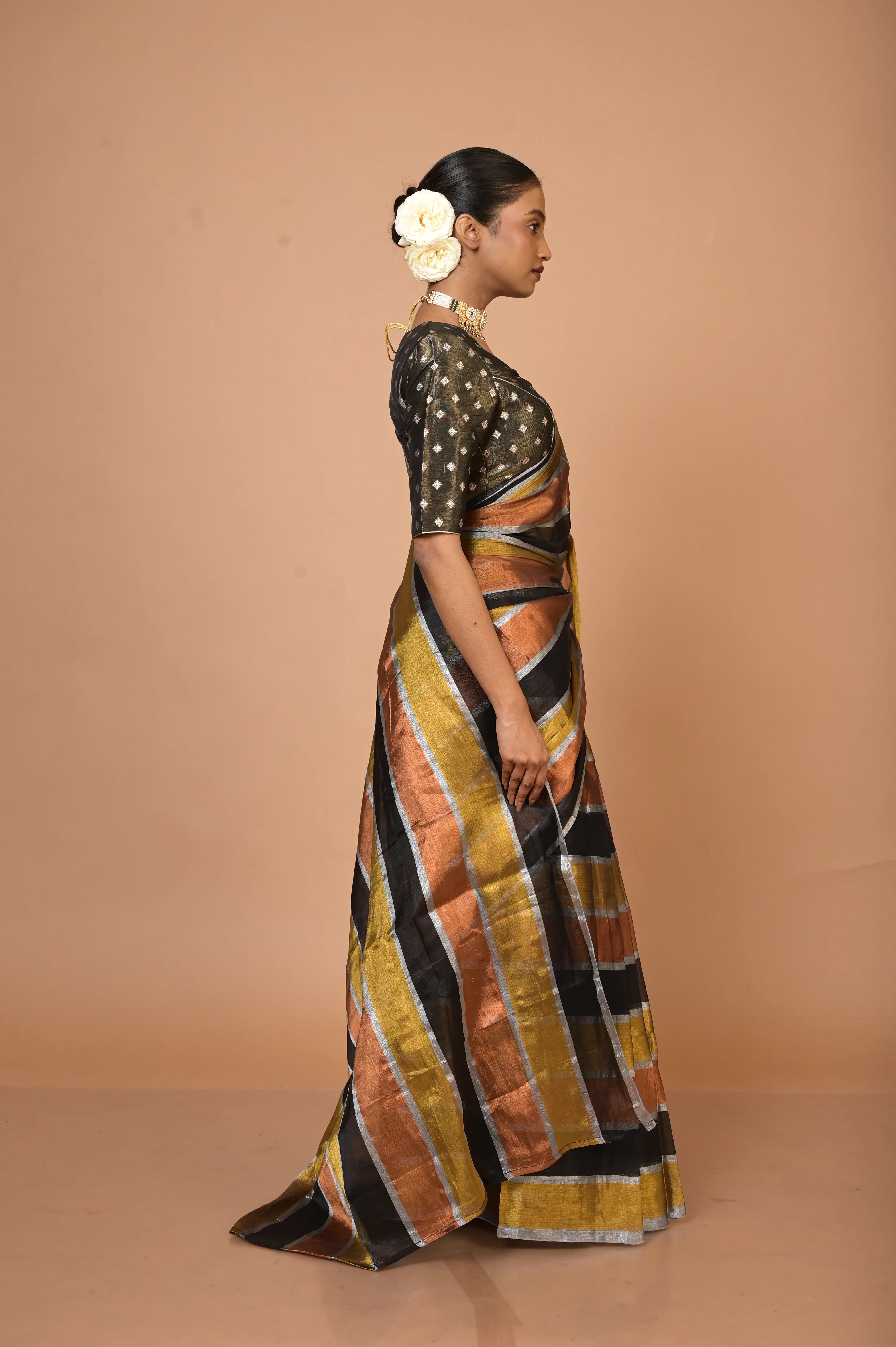 Suprabha Multicoloured Handloom Tissue Saree - Image 6