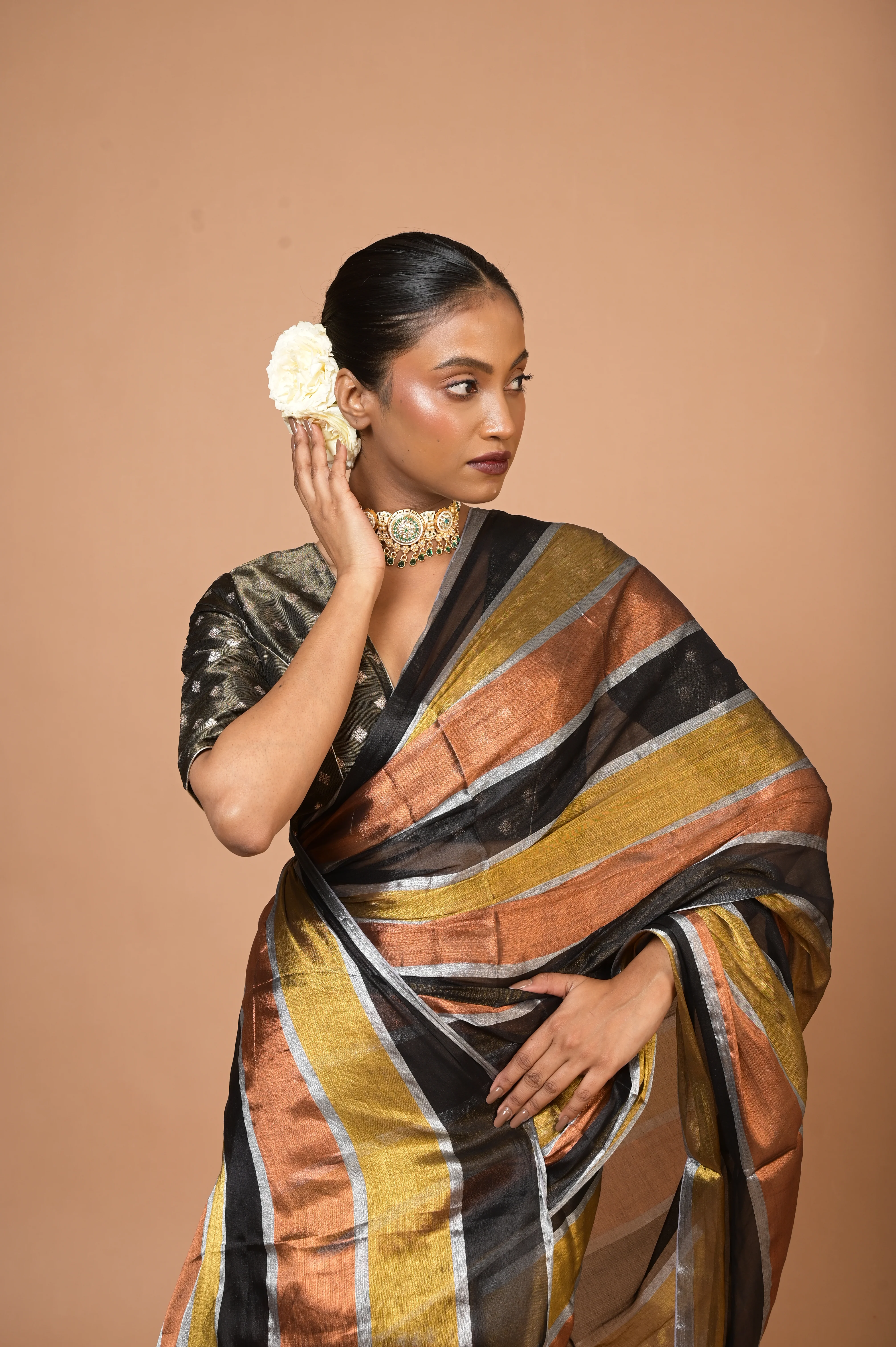 Suprabha Multicoloured Handloom Tissue Saree - Image 7