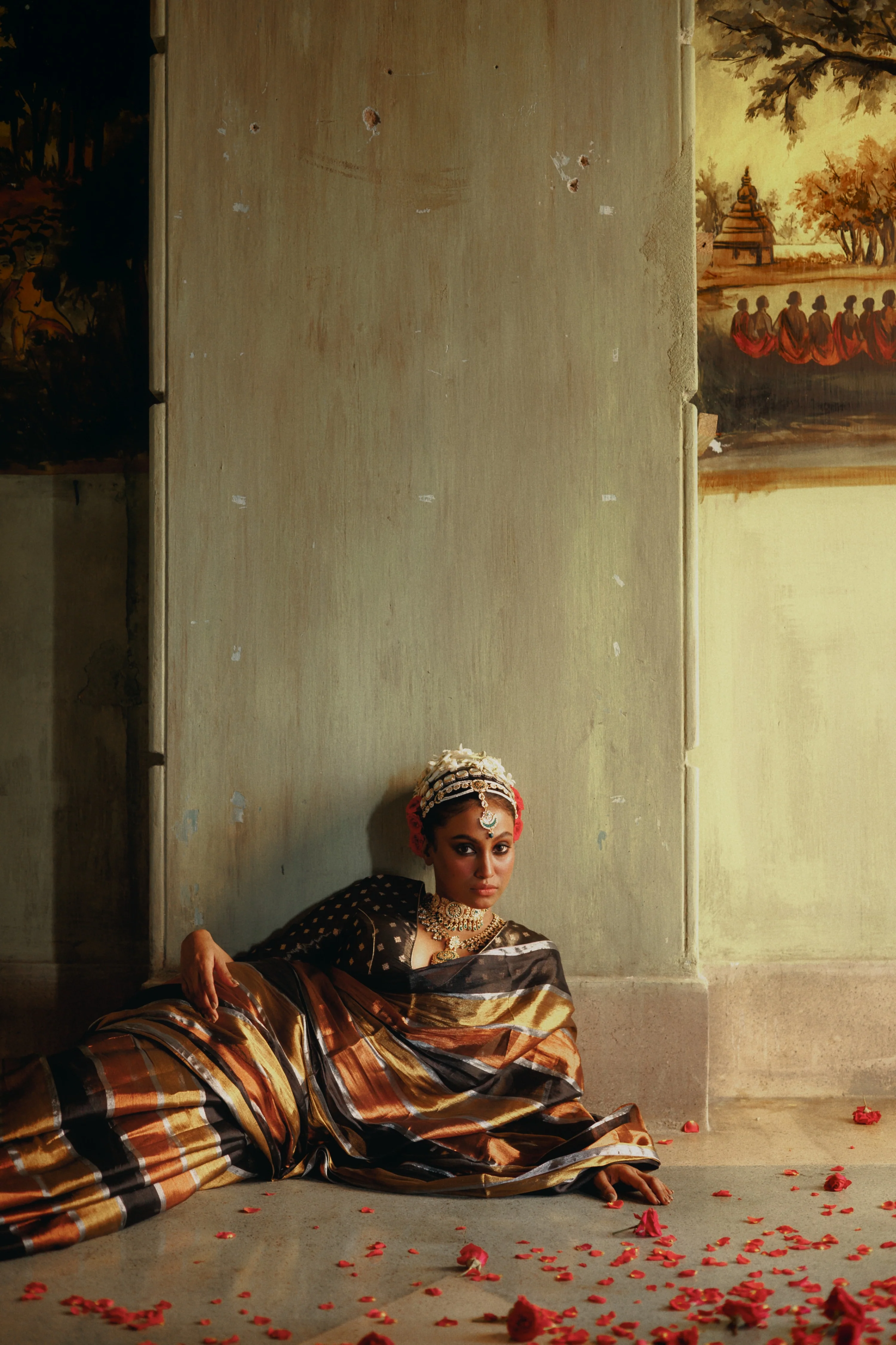 Suprabha Multicoloured Handloom Tissue Saree - Image 9