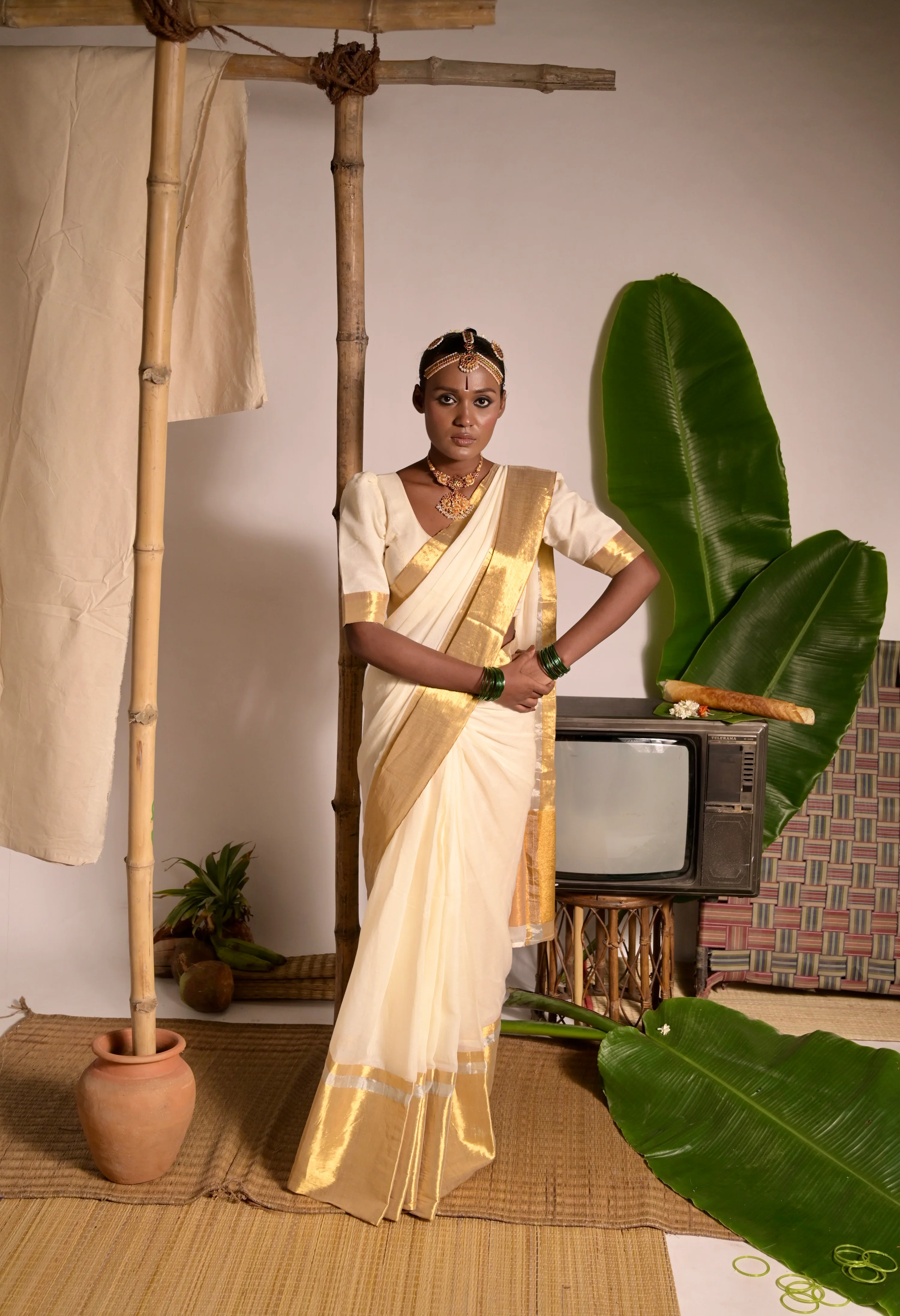 Swarnamaya Off white mul cotton handwoven saree with golden border - Image 2