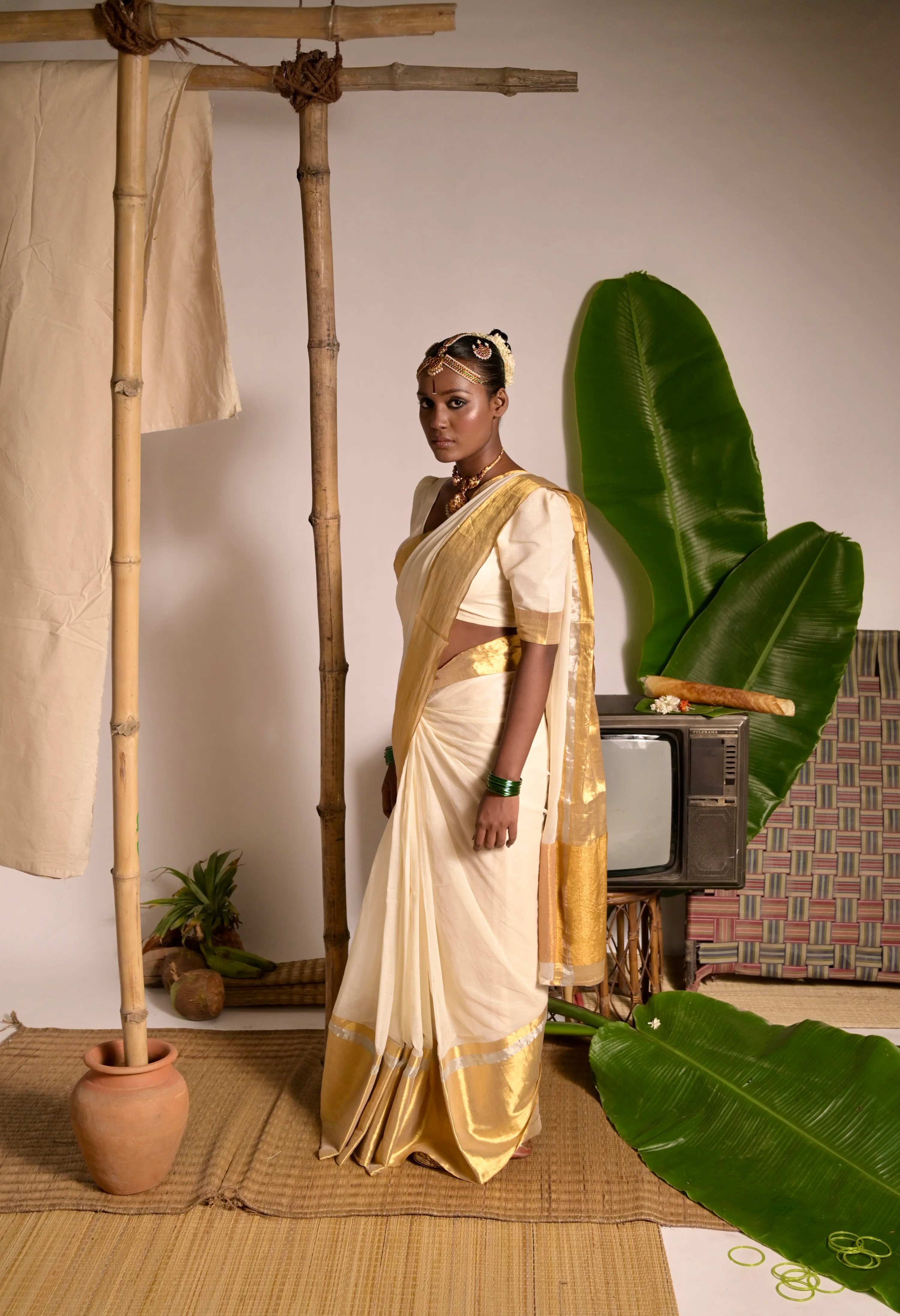 Swarnamaya Off white mul cotton handwoven saree with golden border - Image 3