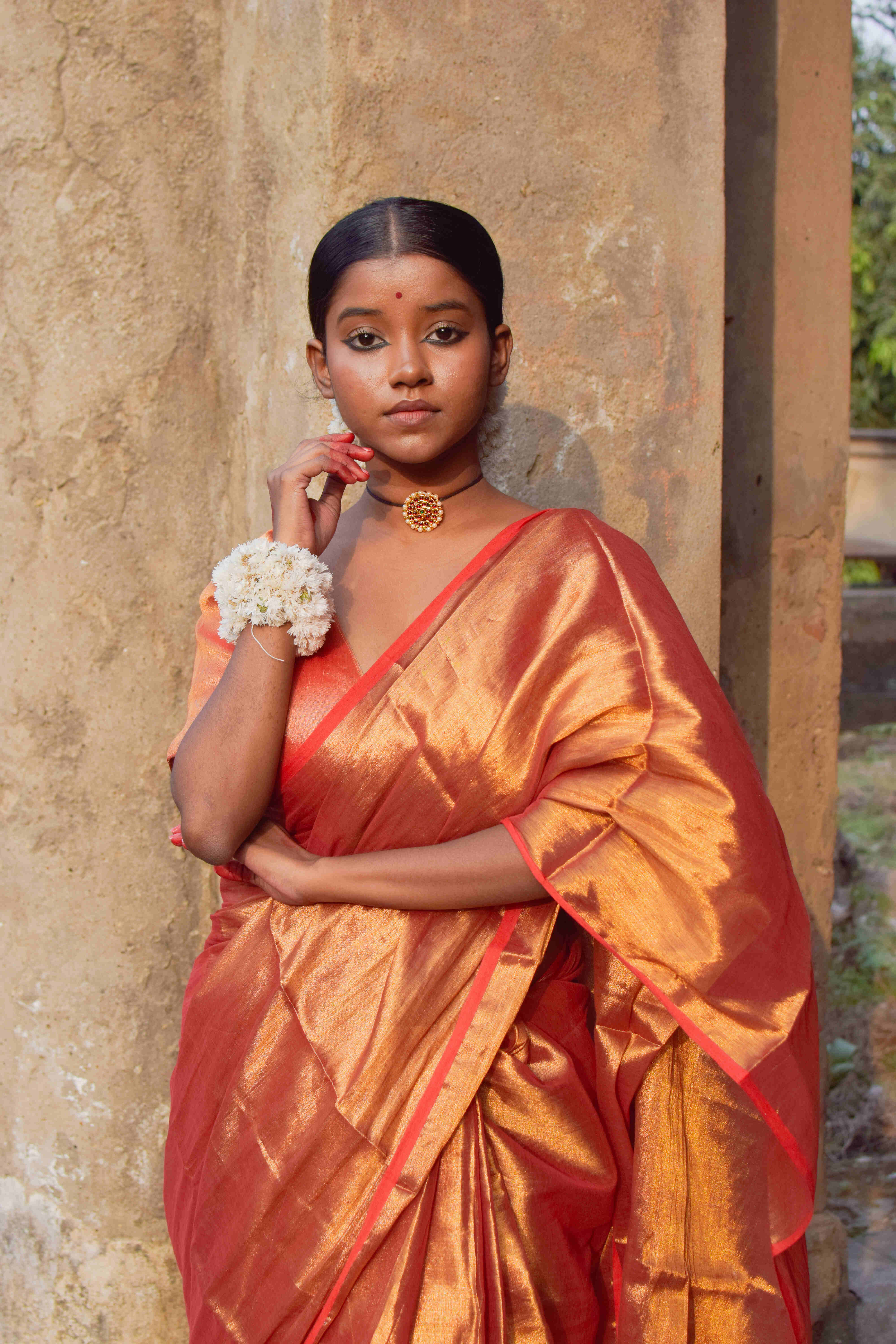 Tripataka Warm Gold Dual Tone Tissue Saree - Image 2
