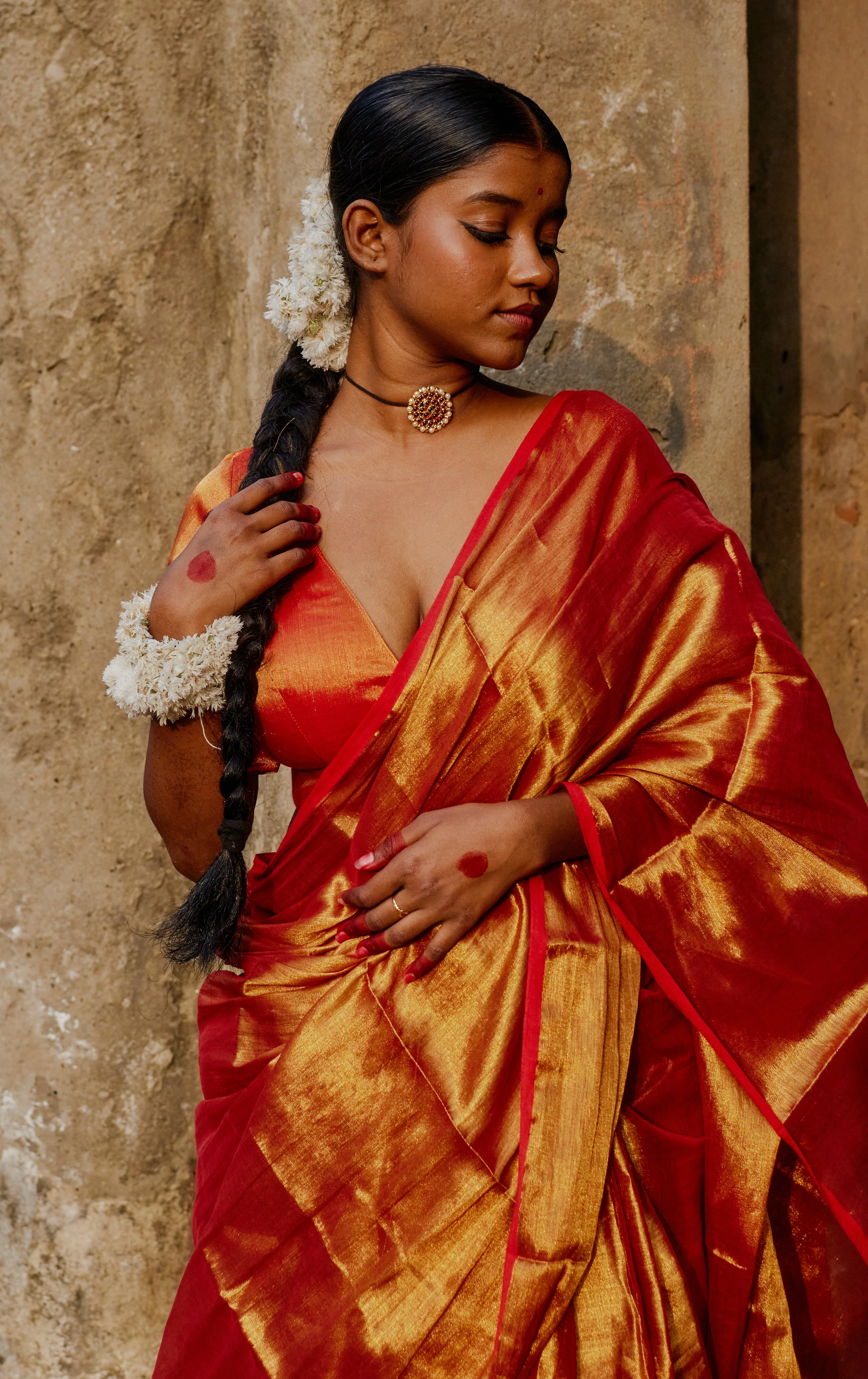 Tripataka Warm Gold Dual Tone Tissue Saree - Image 3
