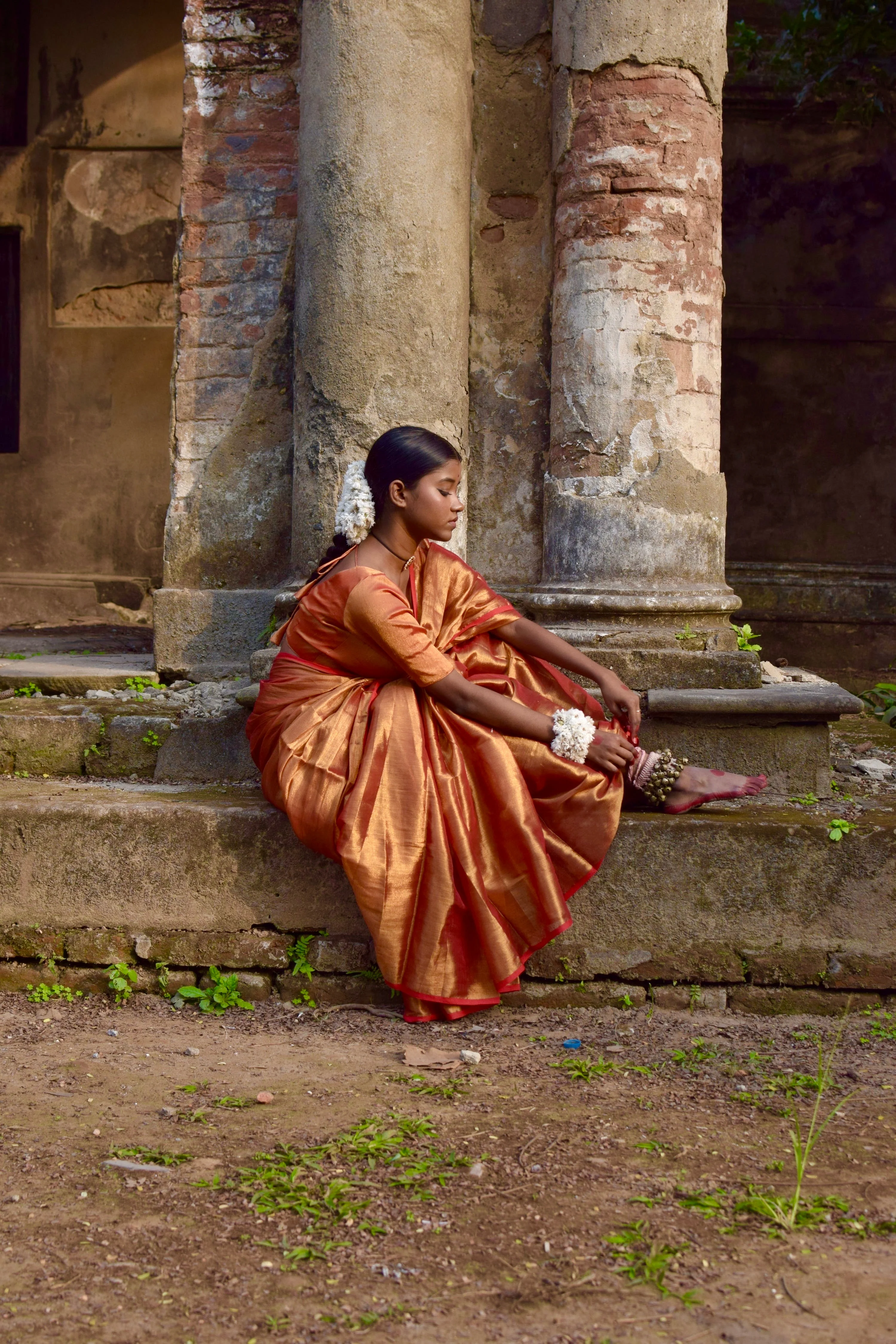 Tripataka Warm Gold Dual Tone Tissue Saree - Image 5