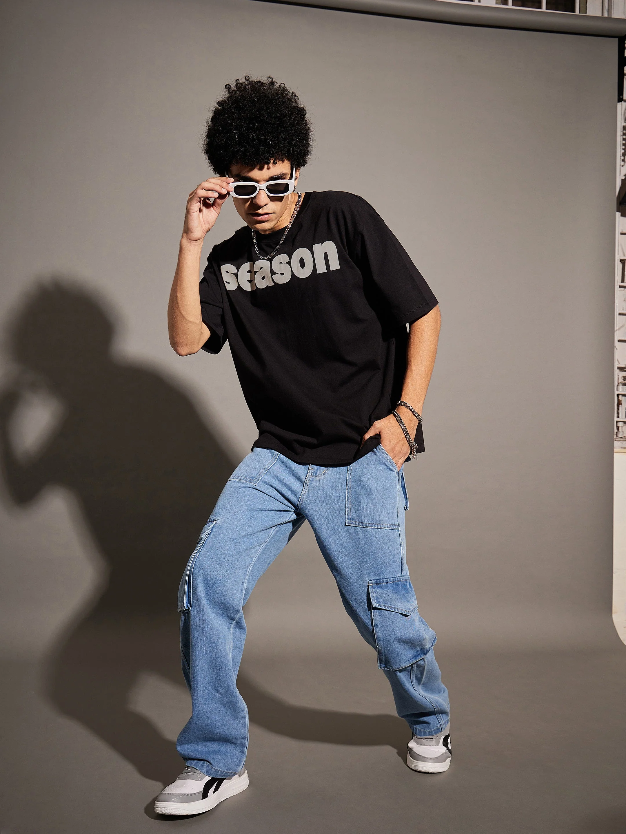 Unisex Black SEASON Oversized T-Shirt - Image 2