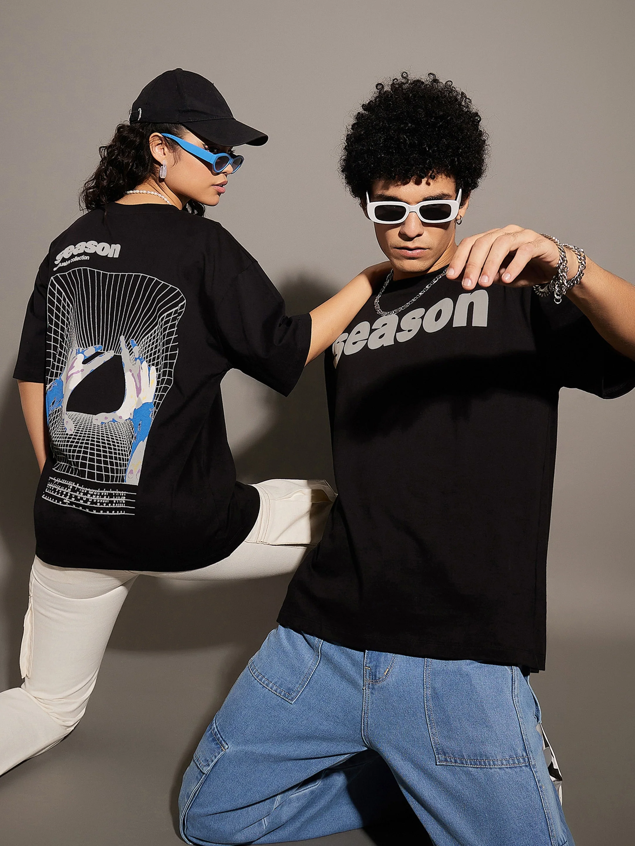 Unisex Black SEASON Oversized T-Shirt - Image 3