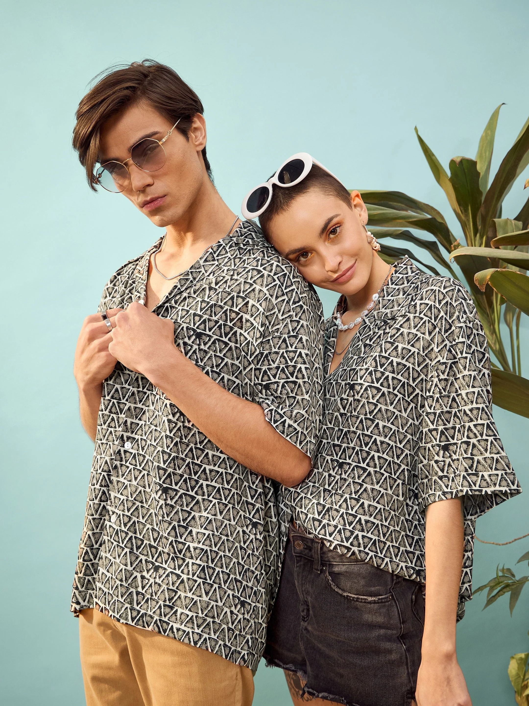 Unisex Brown Geometric Print Relax Fit Shirt - Image 3