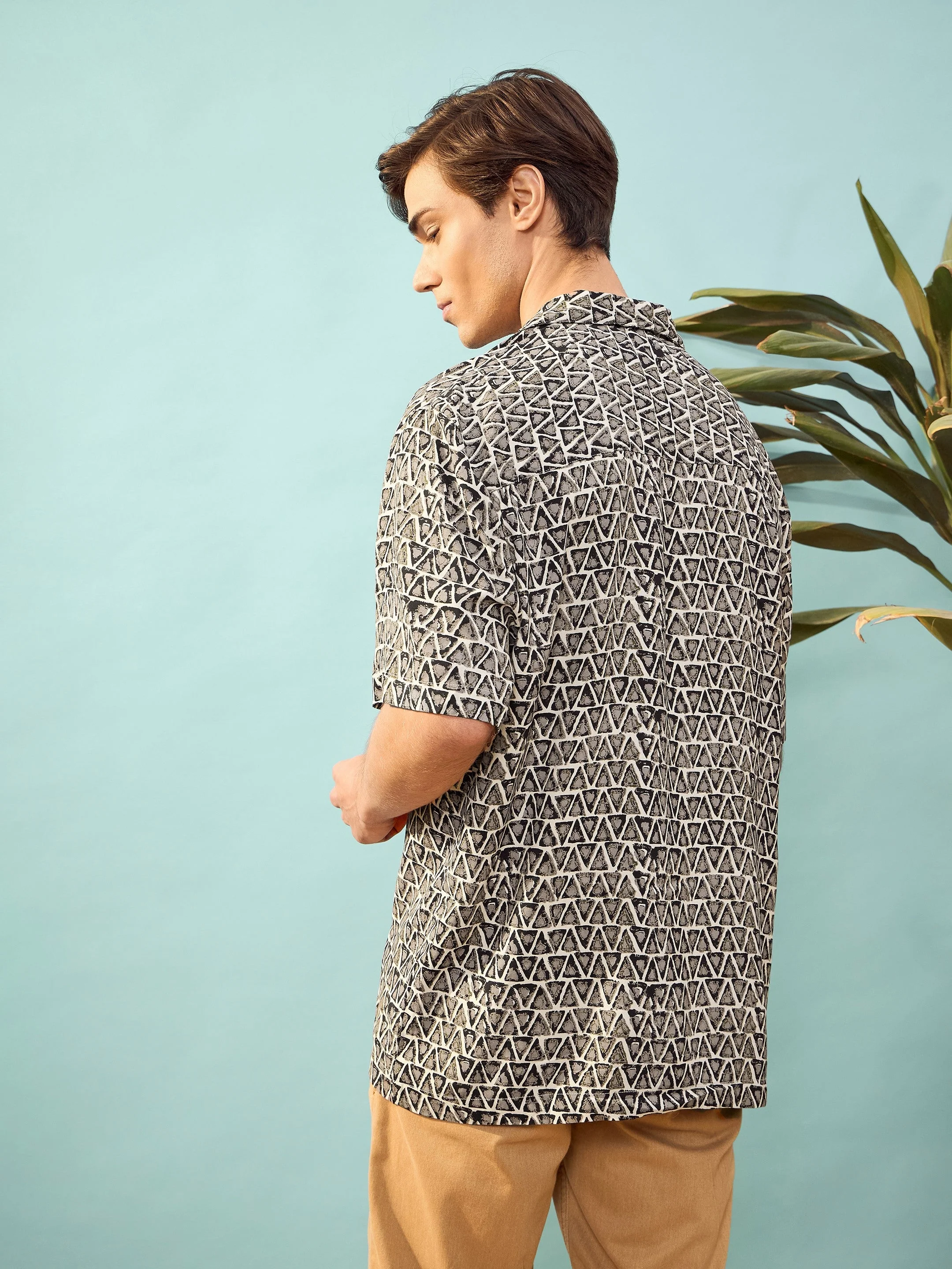 Unisex Brown Geometric Print Relax Fit Shirt - Image 5