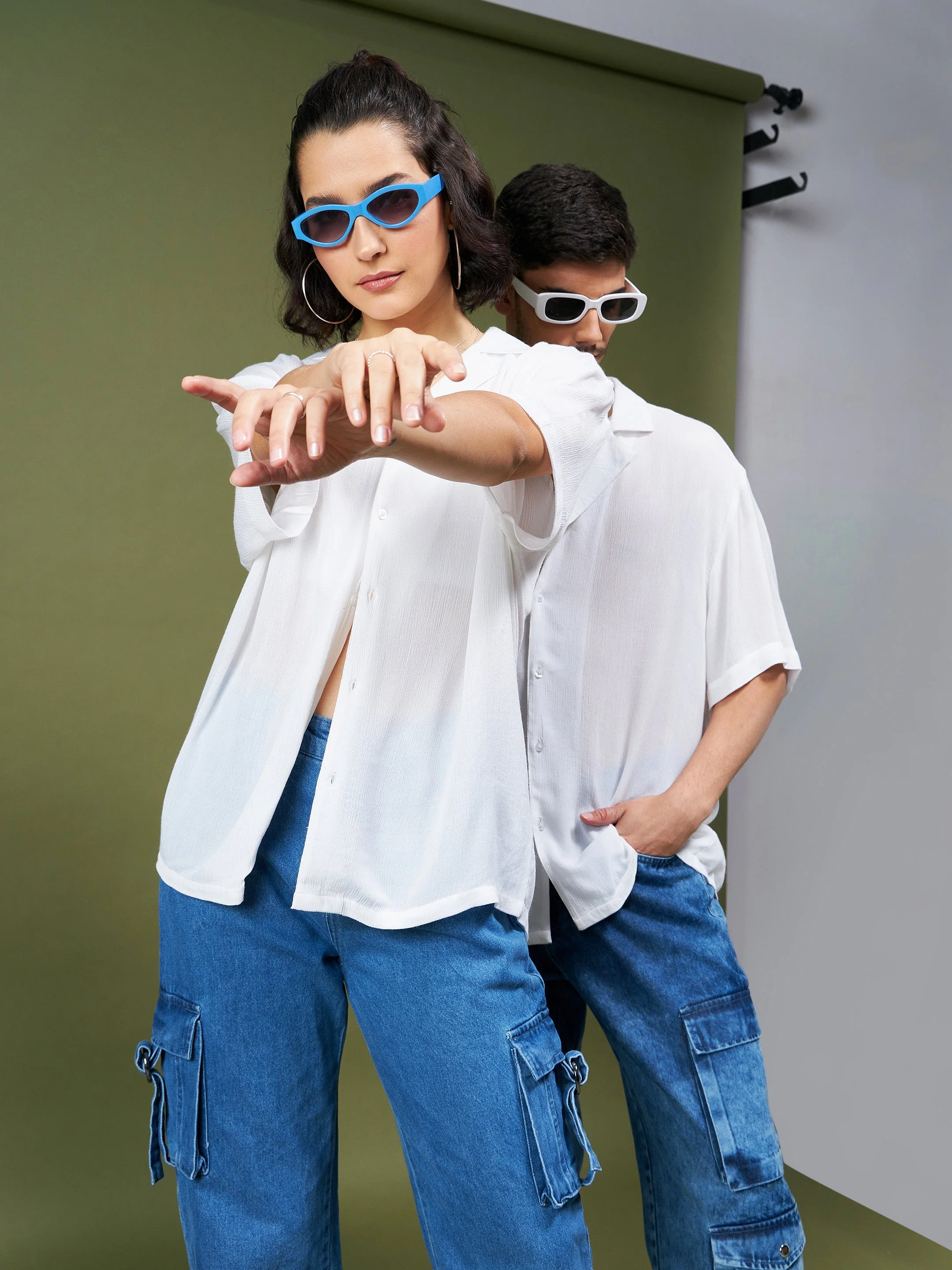 Unisex White Solid Relax Fit Shirt - Image 4