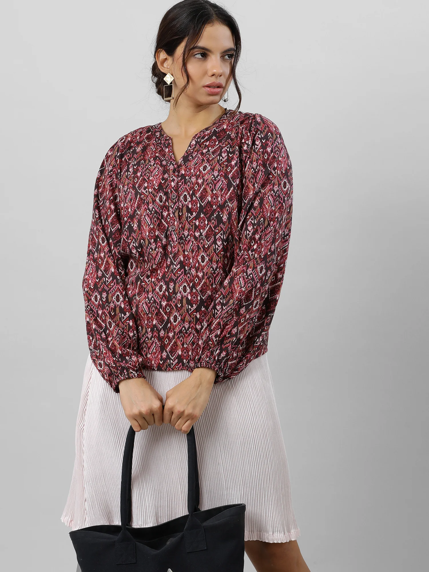 Women Versatile V Neck Abstract Print Top - Image 4