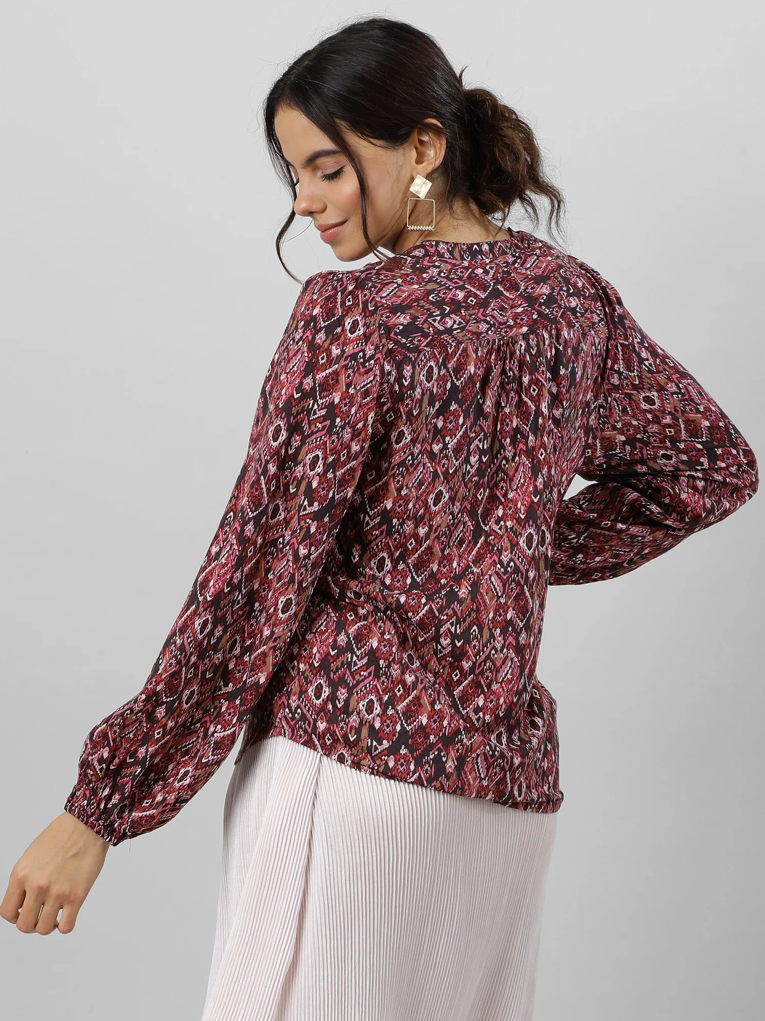 Women Versatile V Neck Abstract Print Top - Image 5
