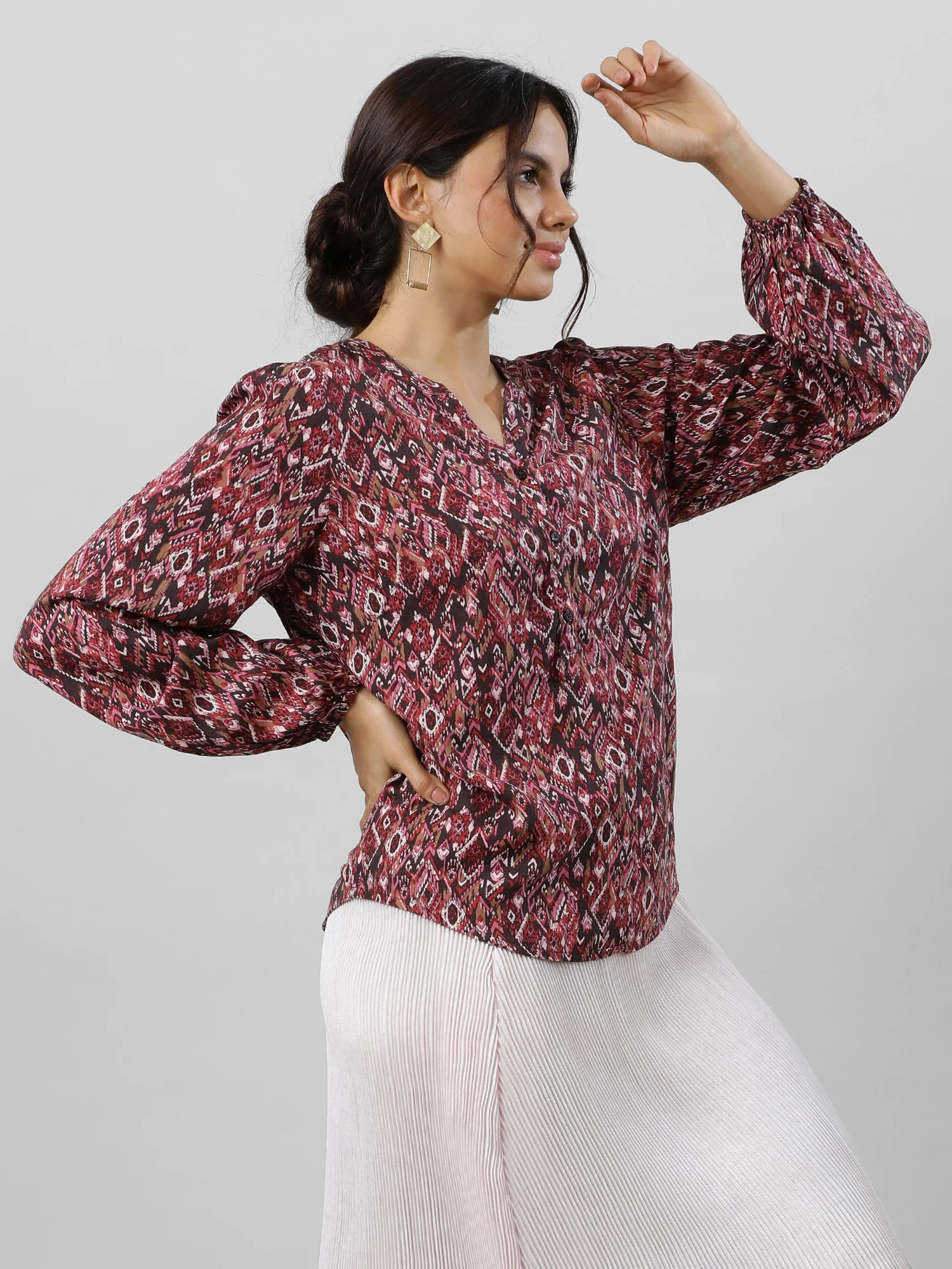 Women Versatile V Neck Abstract Print Top - Image 9