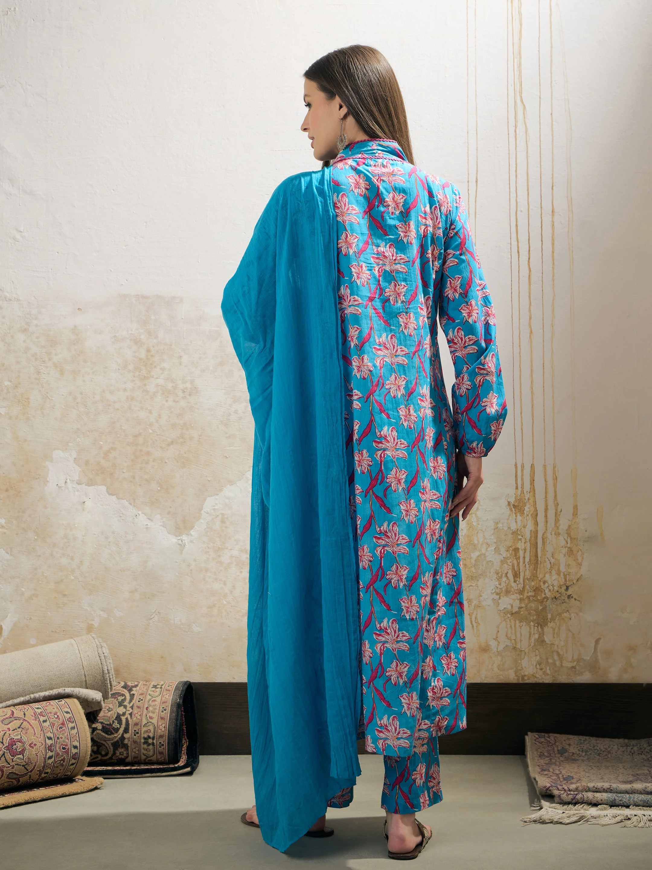 Women Aqua Blue Floral Cambric V Neck Kurta With Pencil Pants & Dupatta - Image 5