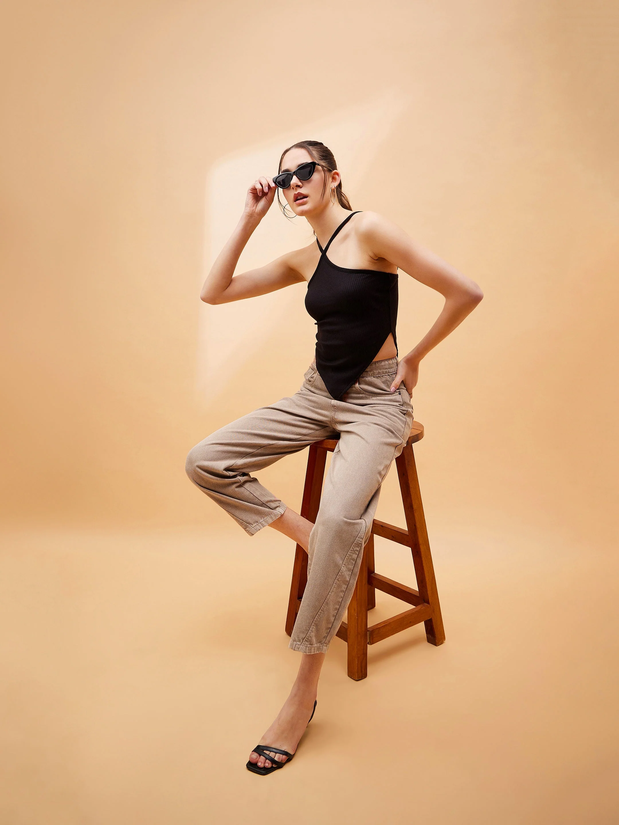 Women Beige Balloon Fit Jeans - Image 2