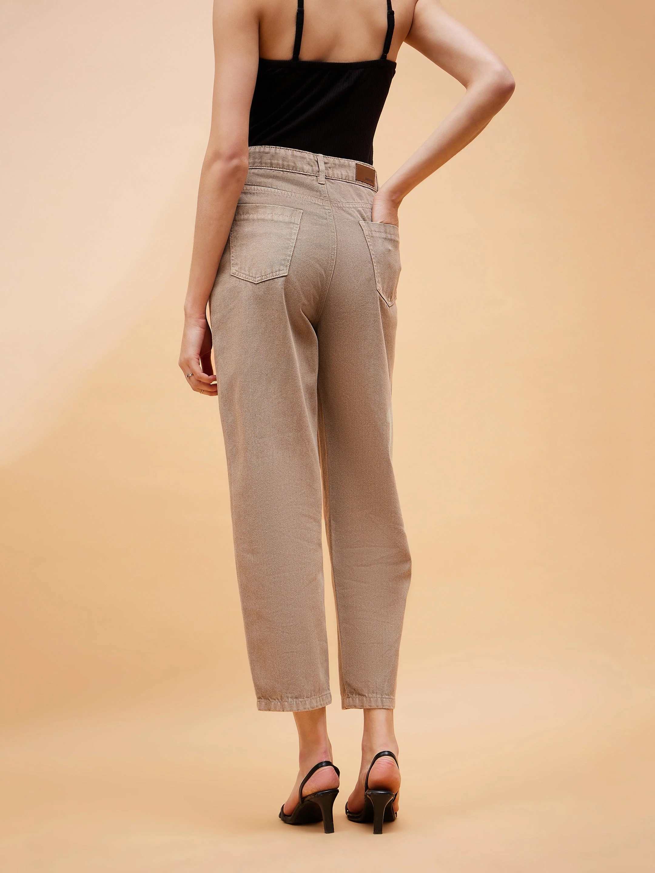 Women Beige Balloon Fit Jeans - Image 5