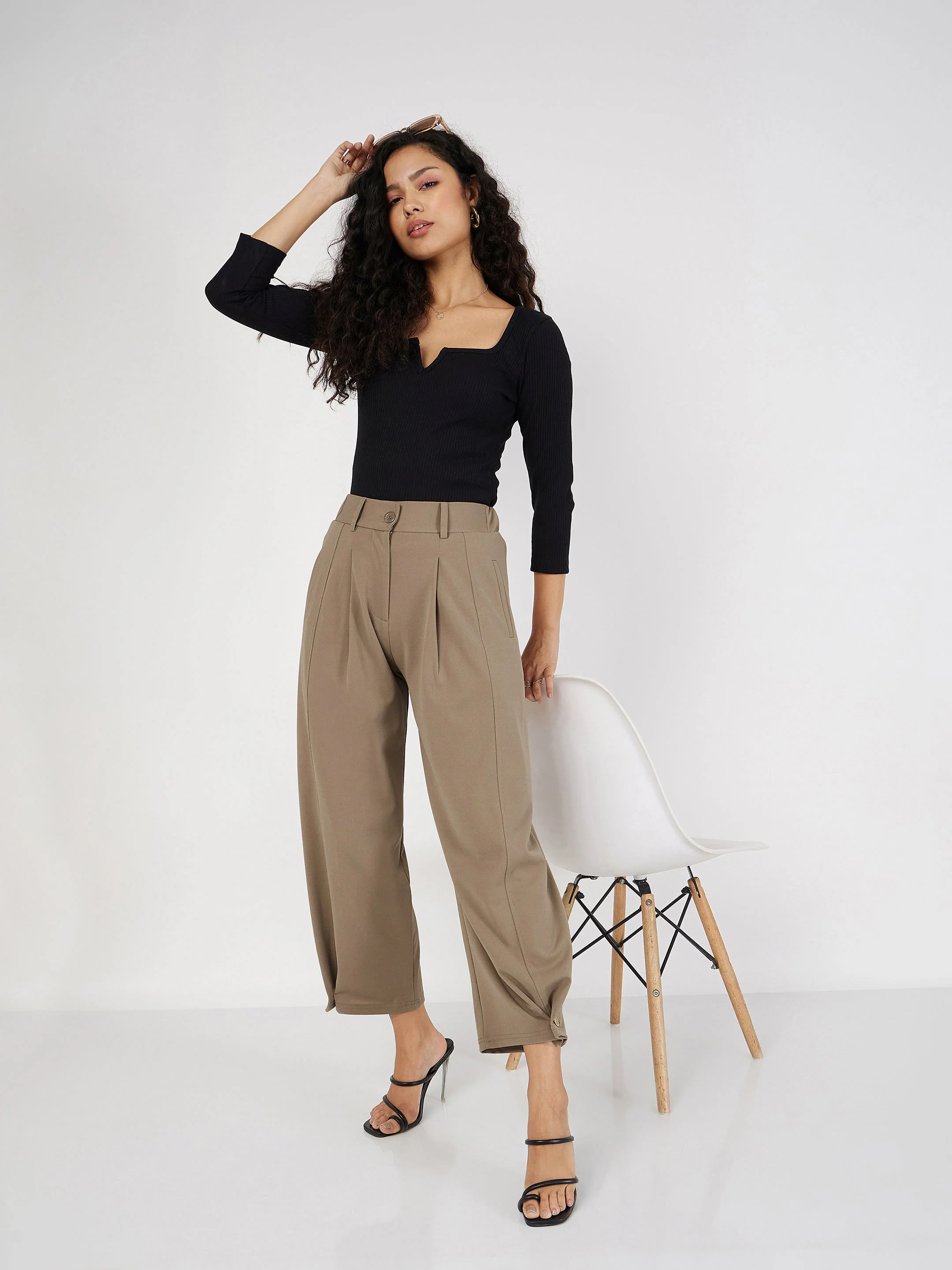 Women Beige Button Hem Darted Balloon Pants - Image 2