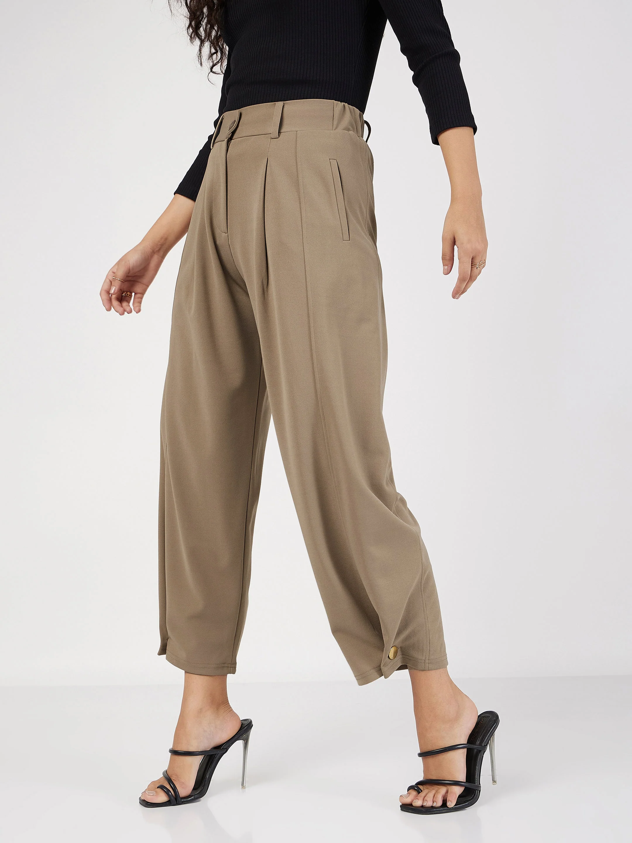 Women Beige Button Hem Darted Balloon Pants - Image 3