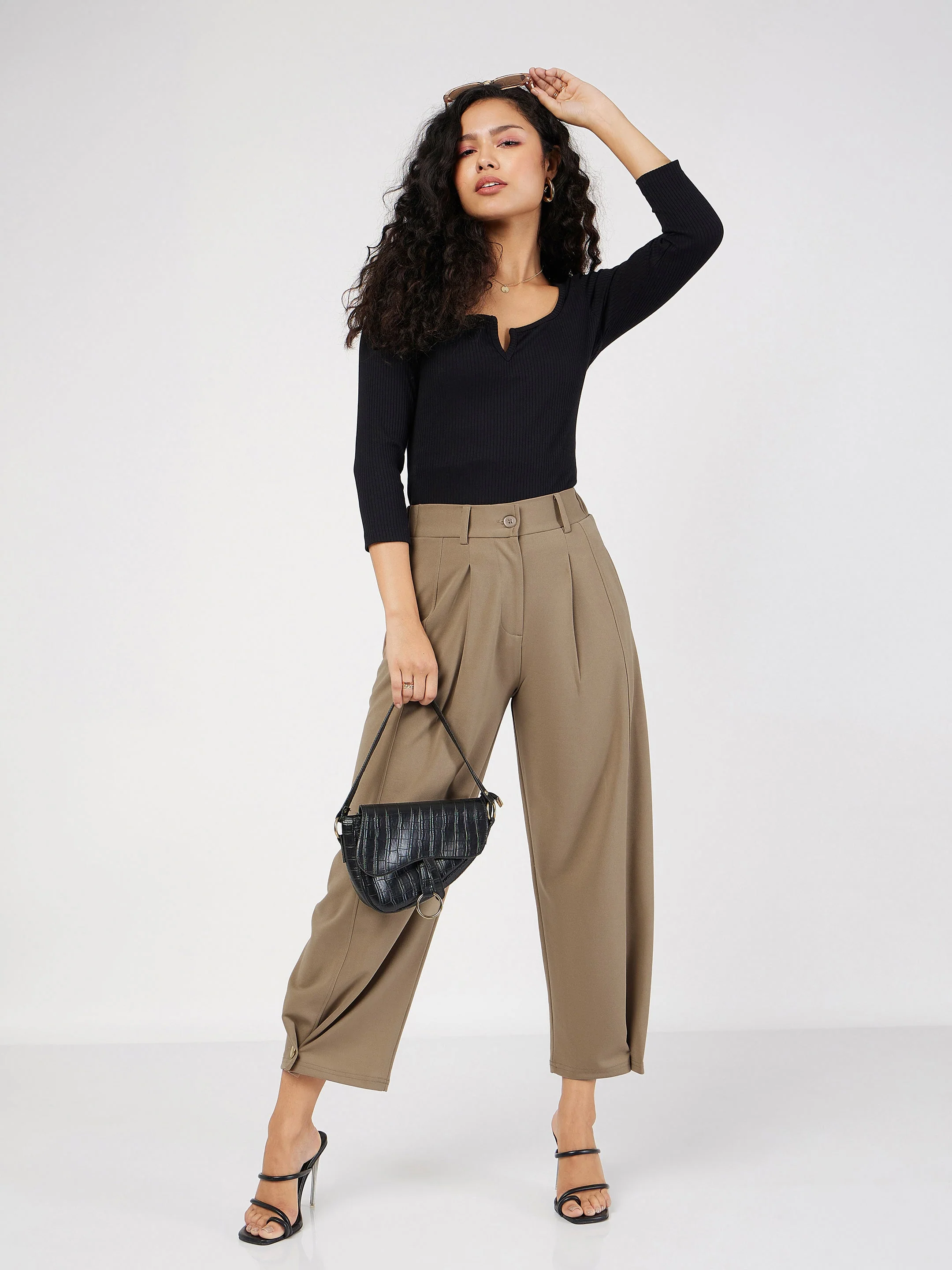Women Beige Button Hem Darted Balloon Pants - Image 6