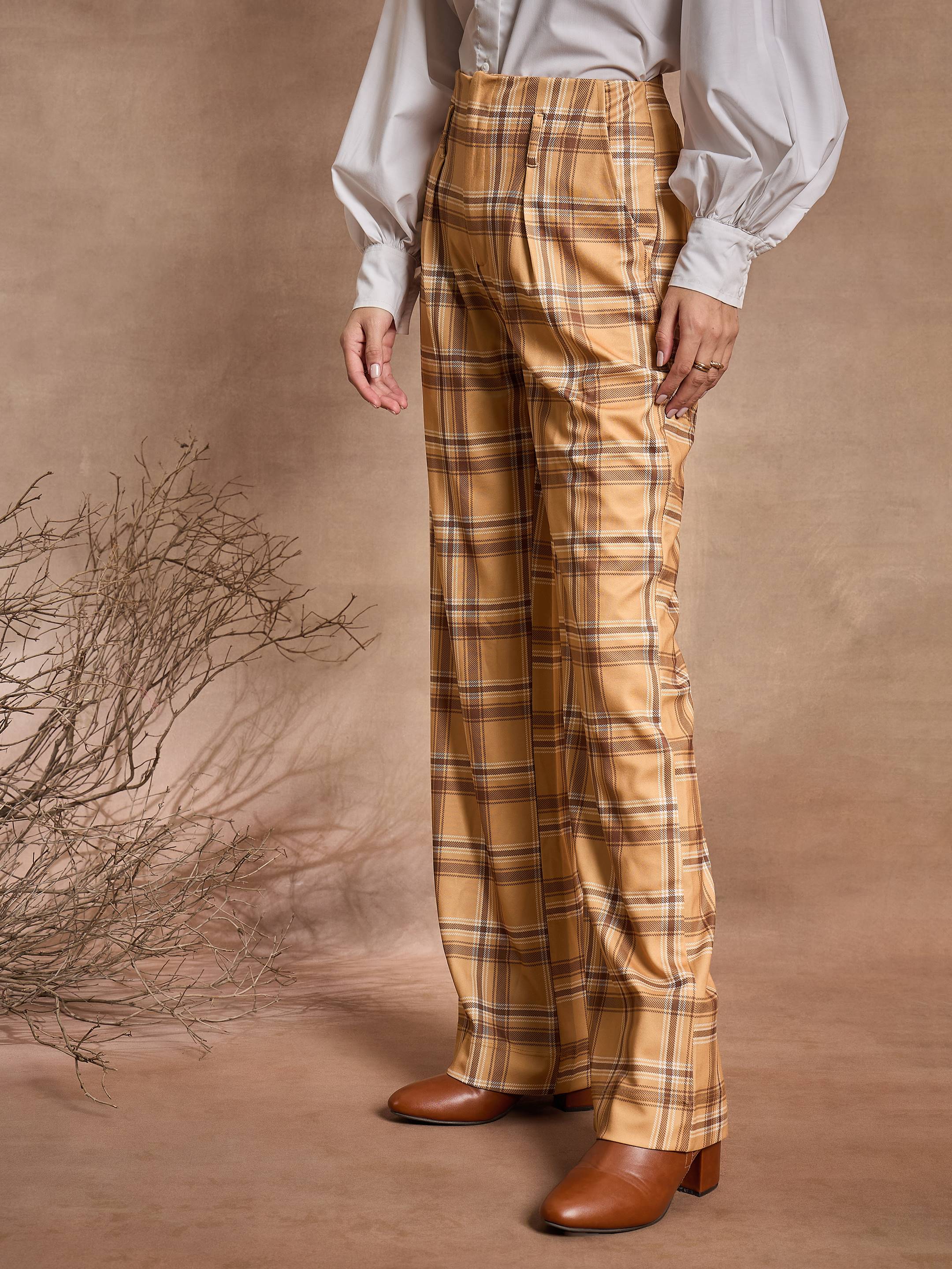 Women Beige Check High Rise Wide Leg Pants - Image 3
