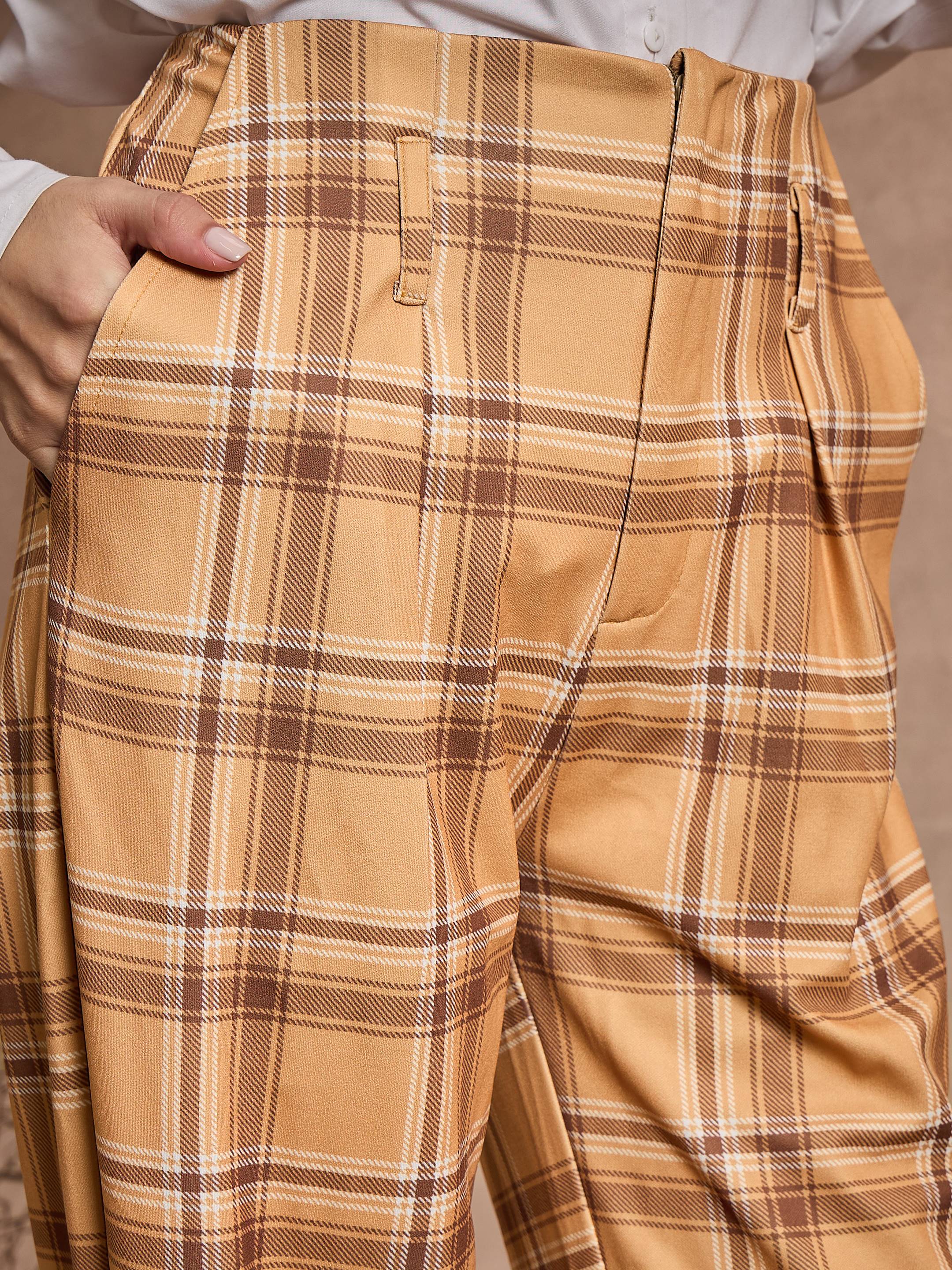 Women Beige Check High Rise Wide Leg Pants - Image 4