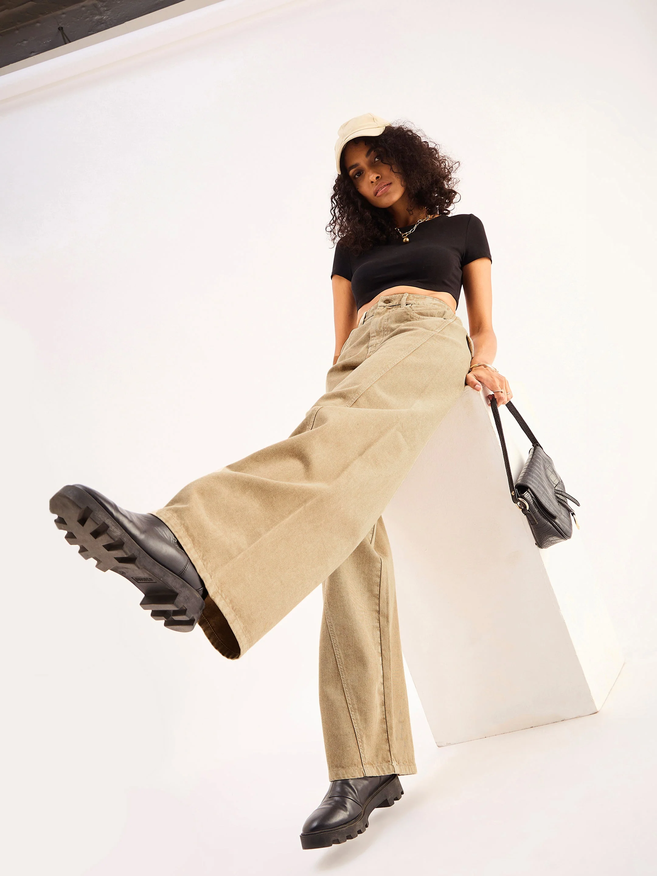 Women Beige Seam Detail Wide Leg Jeans - Image 6