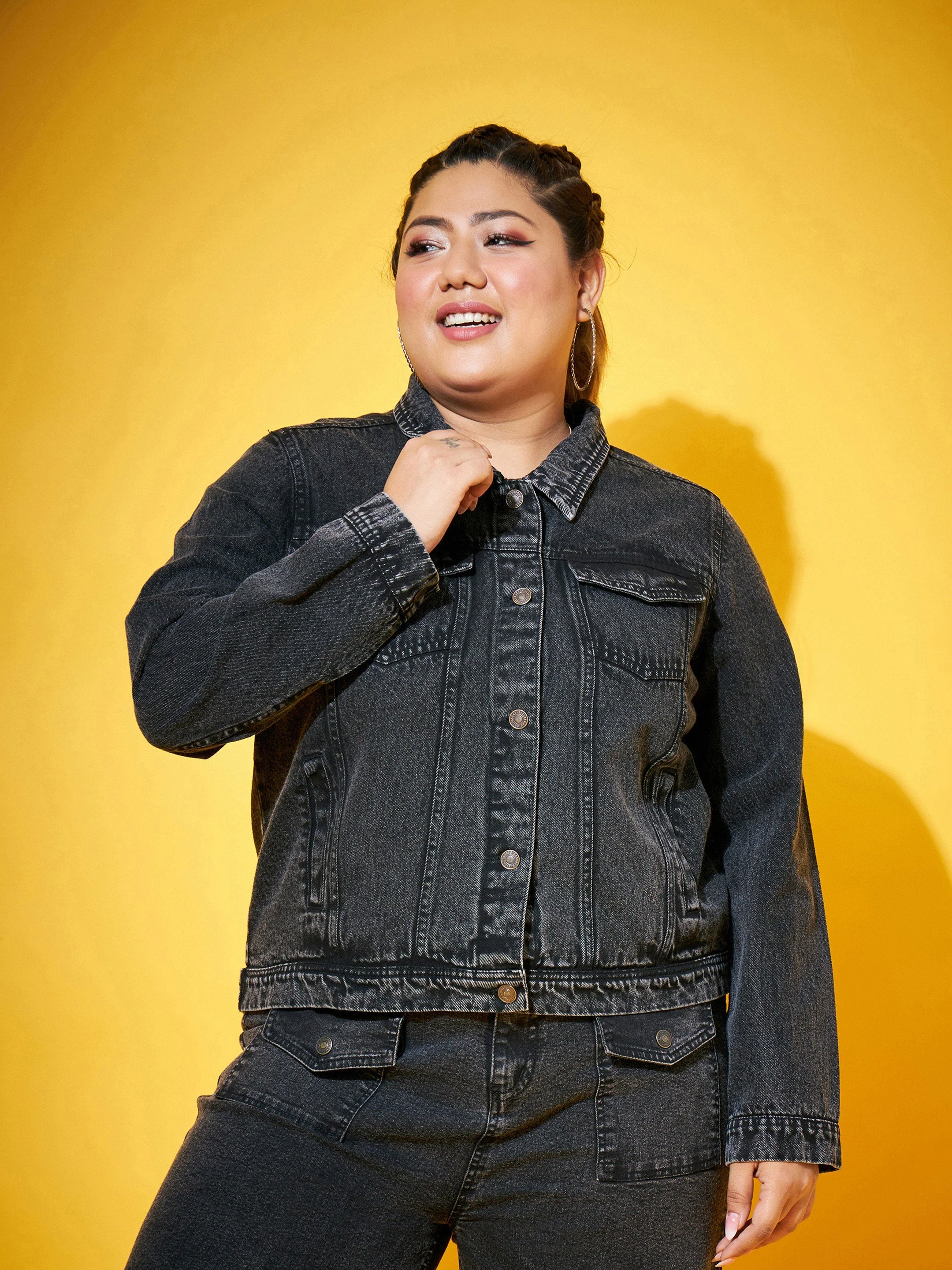 Women Black Acid Washed Basic Denim Jacket - Image 2