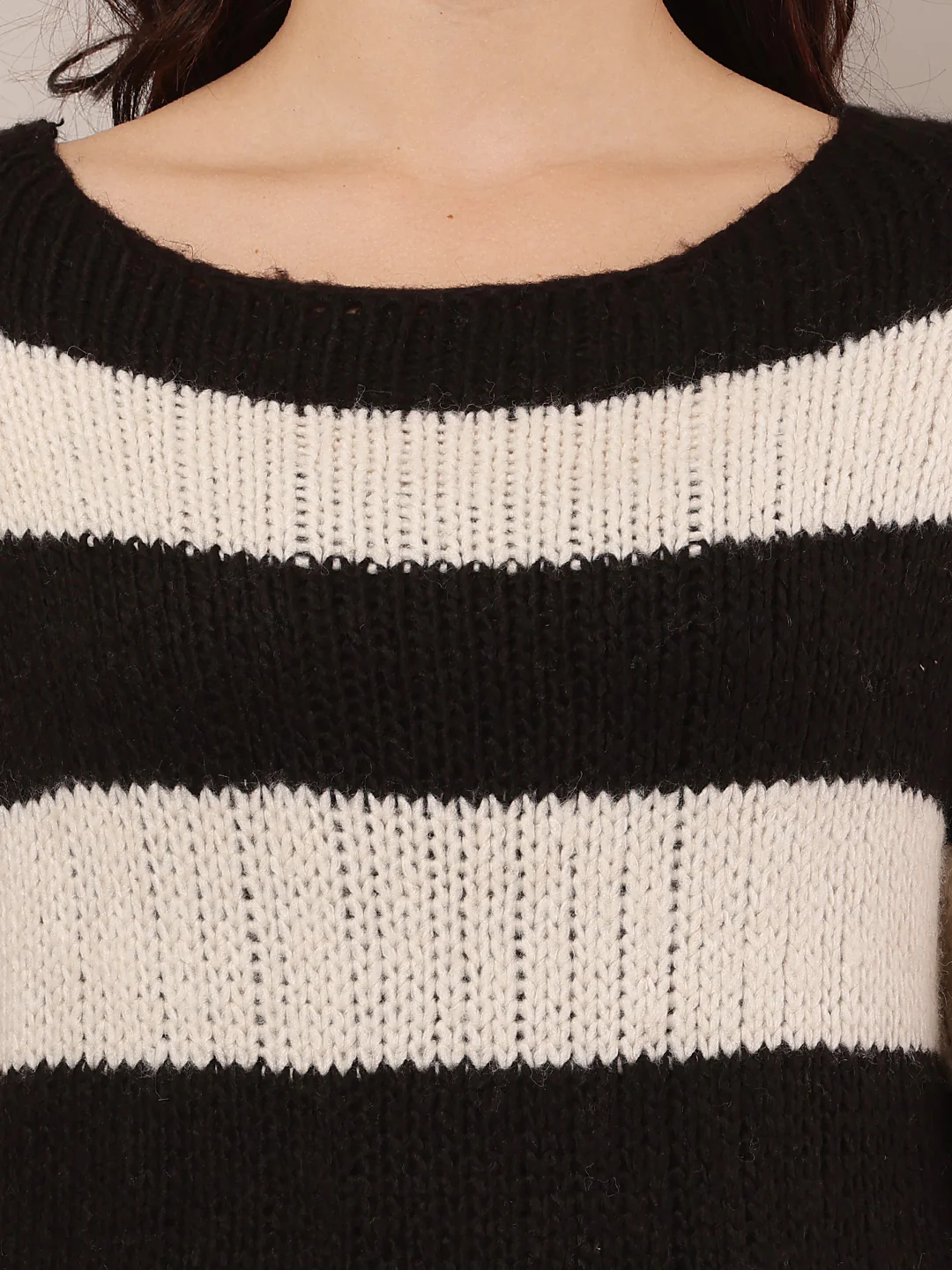 Women Black & White Crew Neck Knitted Sweater - Image 5