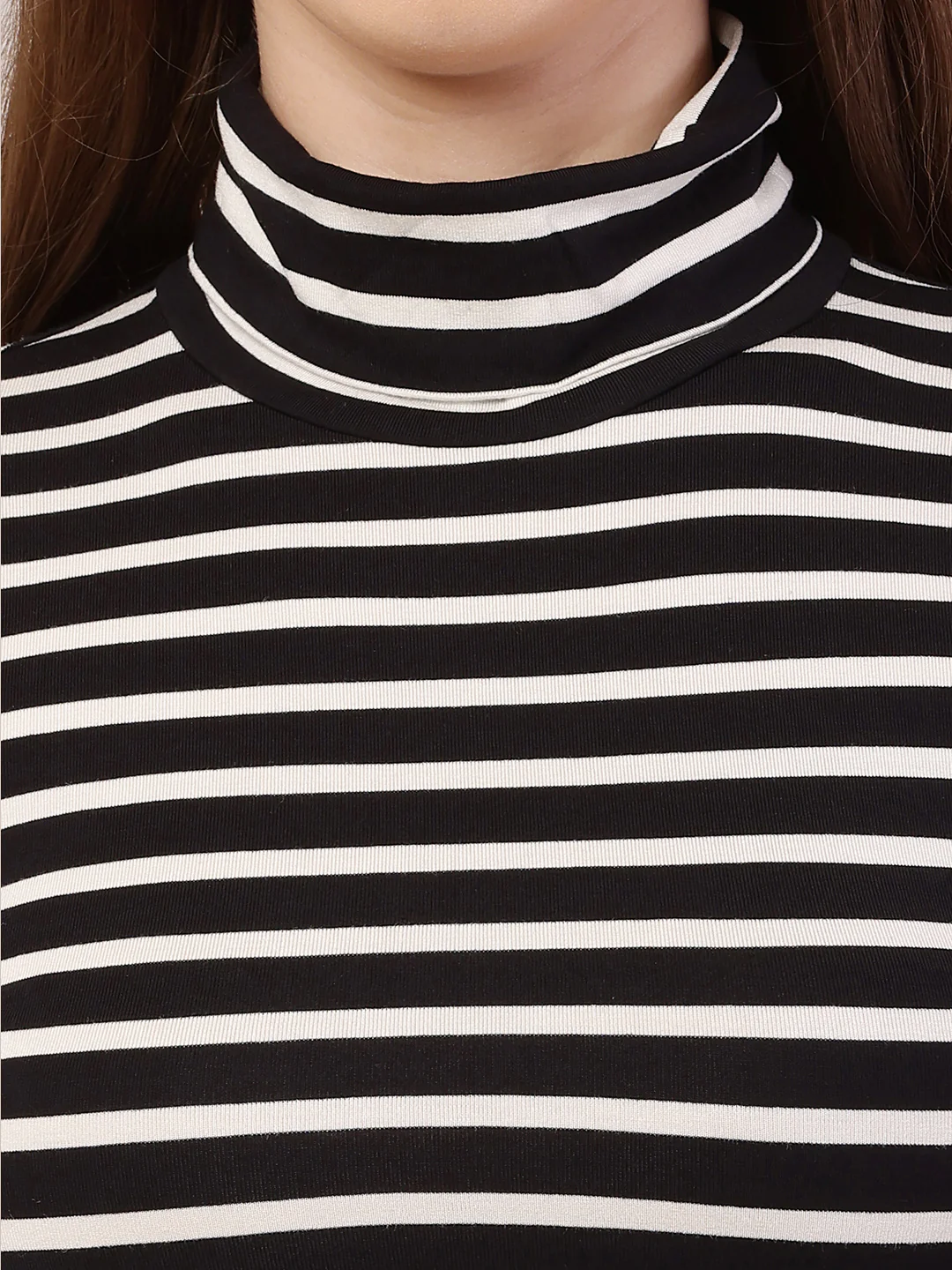 Women Black and White Crop Top - Image 5