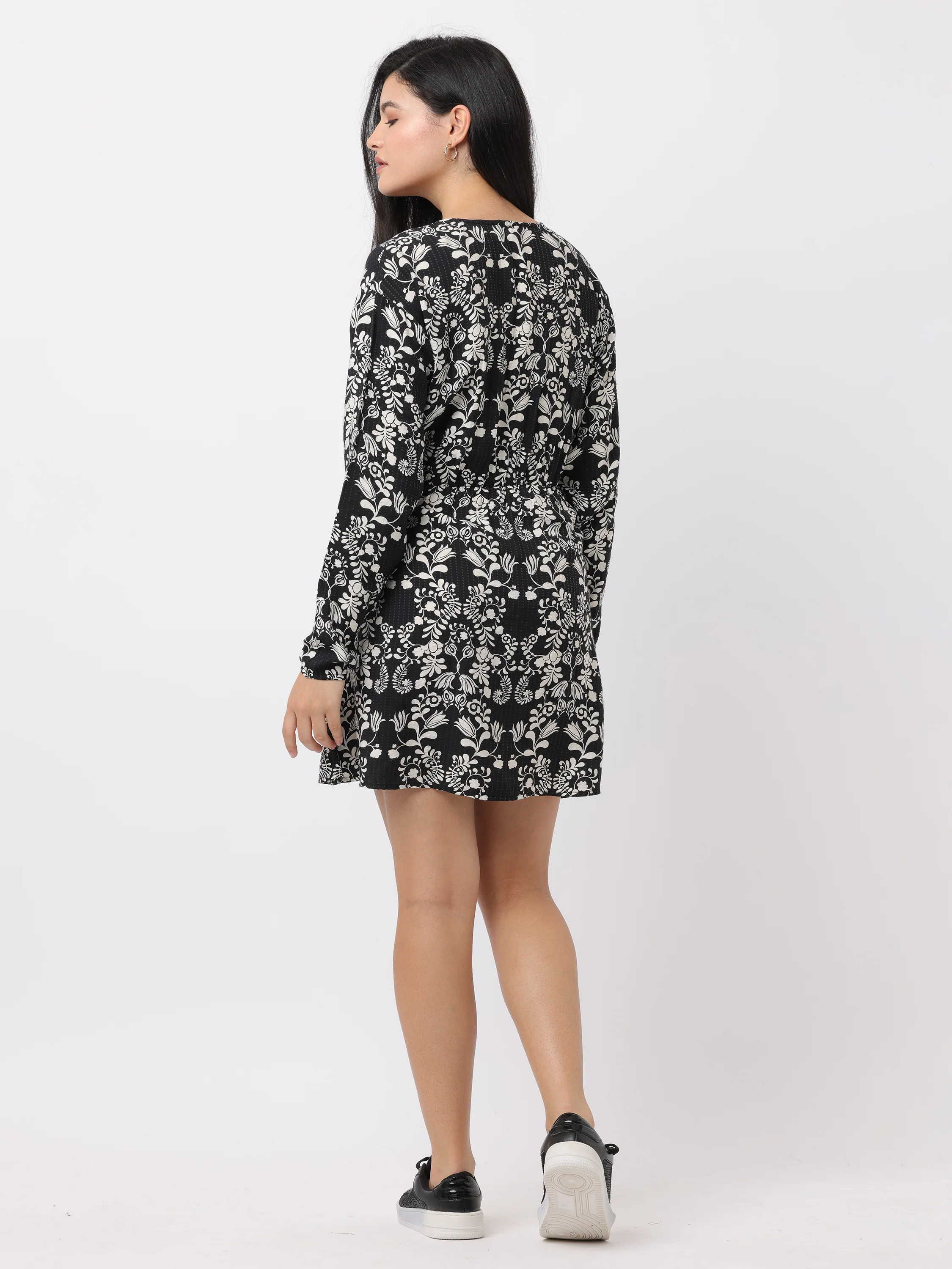 Women Black and White Printed Wrap around dress - Image 4