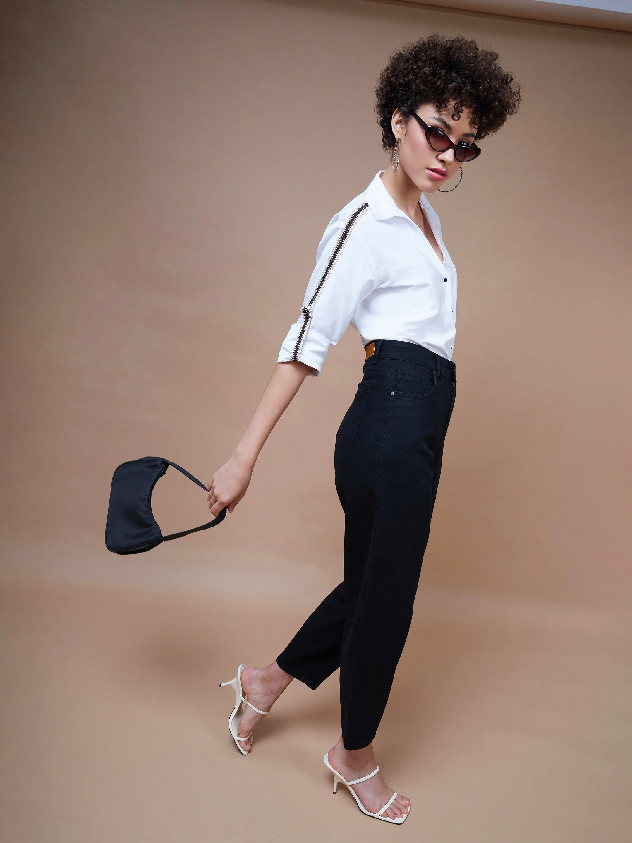 Women Black Balloon Fit Jeans - Image 3