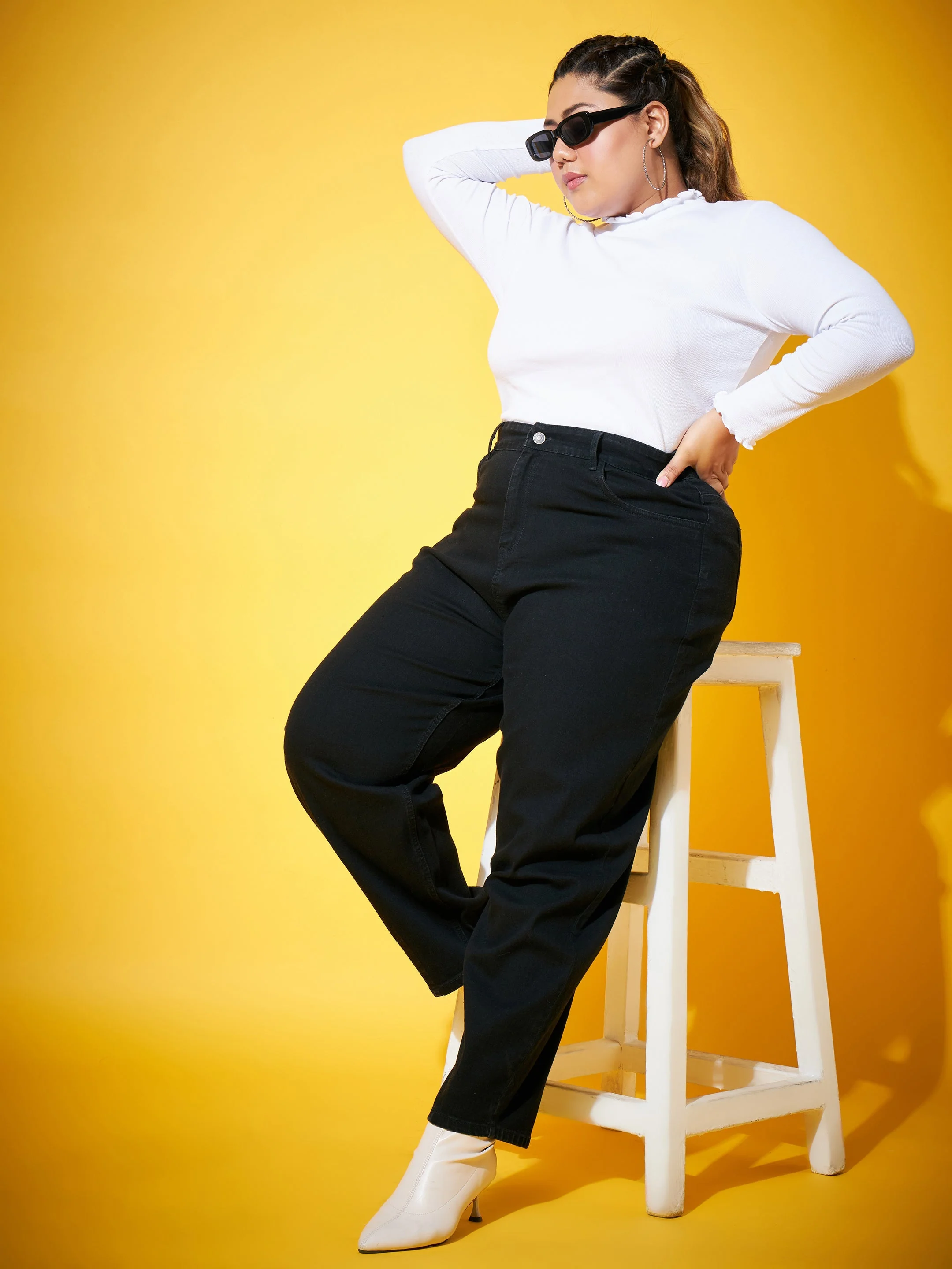 Women Black Balloon Fit Jeans - Image 2