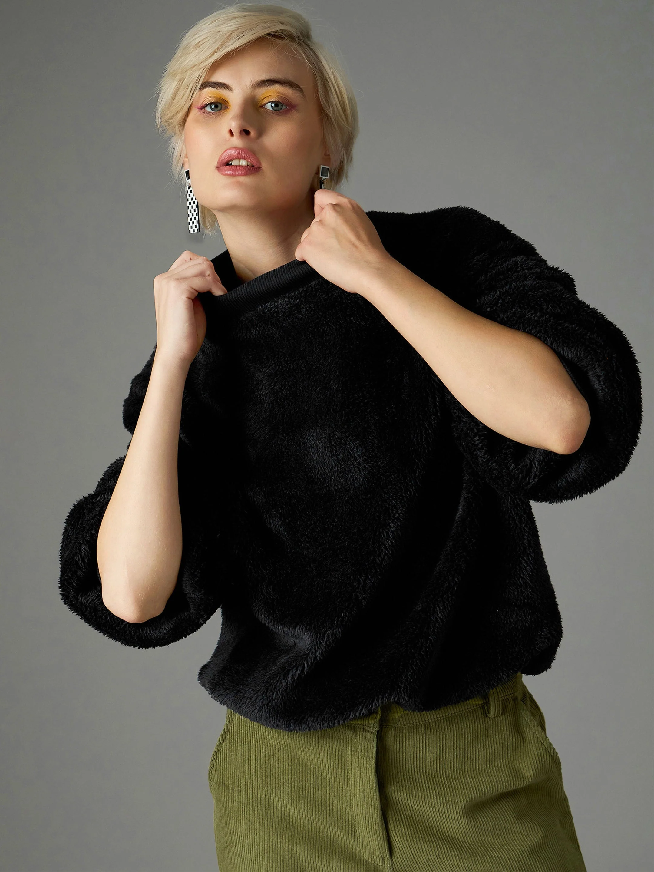 Women Black Balloon Sleeve Faux Fur Sweatshirt - Image 2