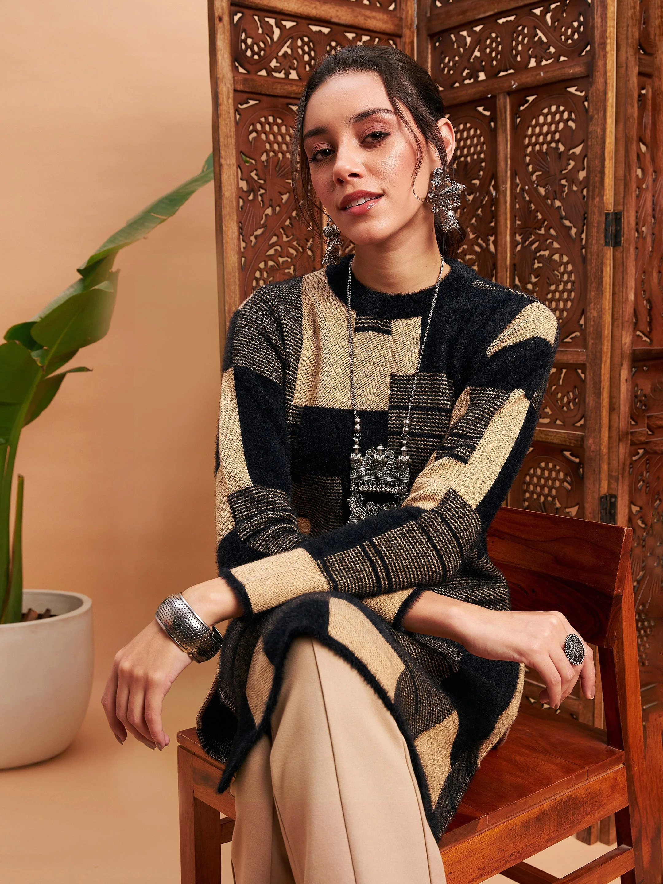 Women Black & Beige Hair Wool Straight Kurta - Image 2