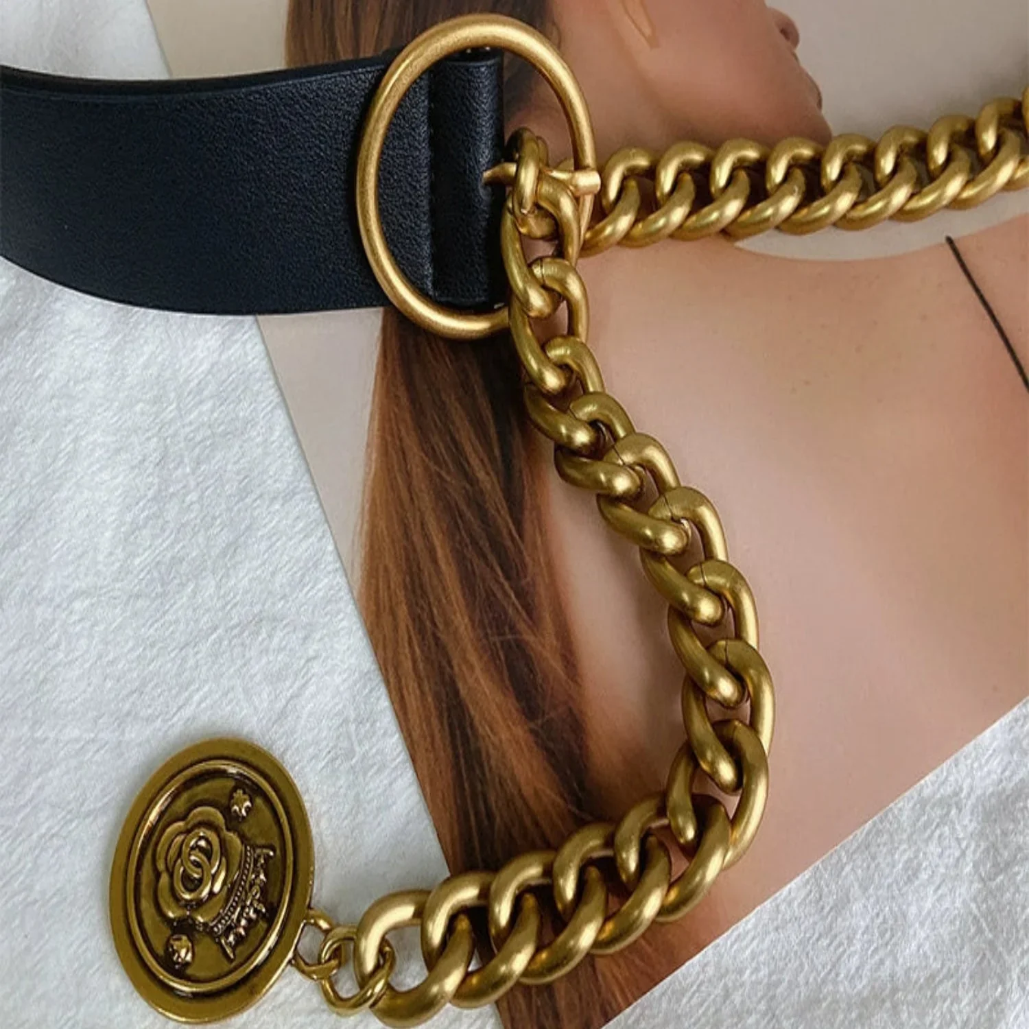 Women Black Black Strap Gold Chain Belt - Image 4