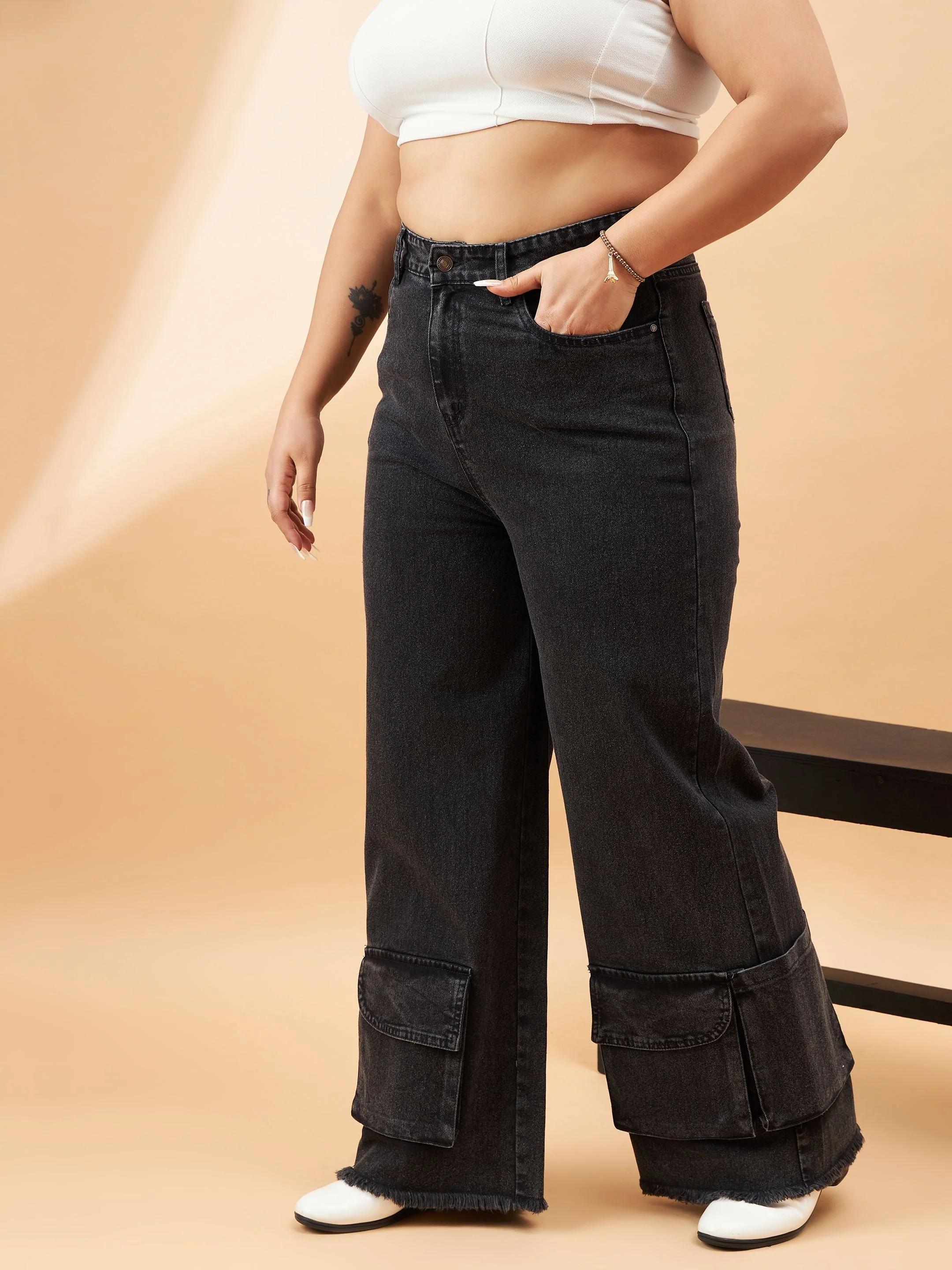 Women Black Blast Hem Pockets Straight Jeans - Image 3